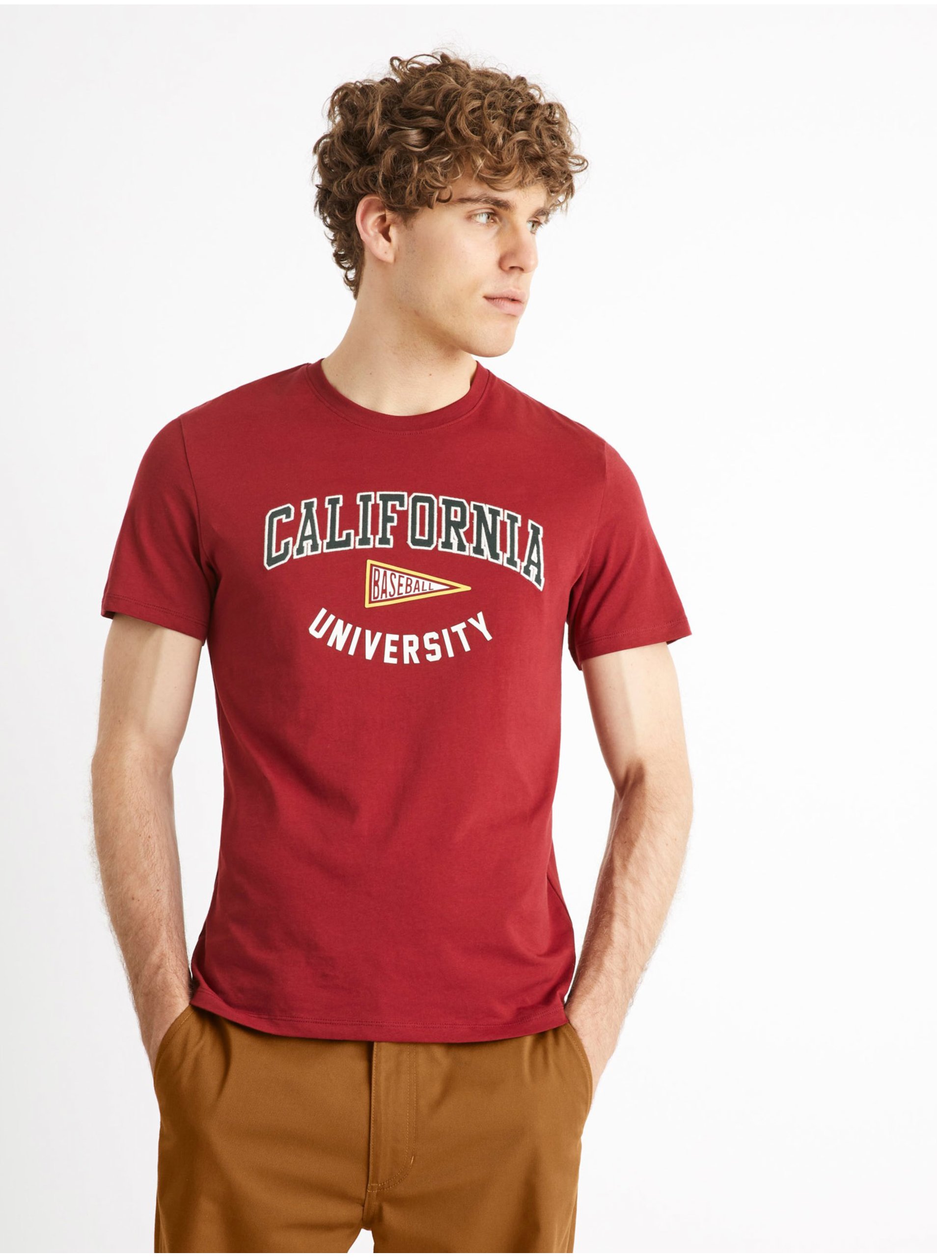 Levně Červené pánské tričko Celio California