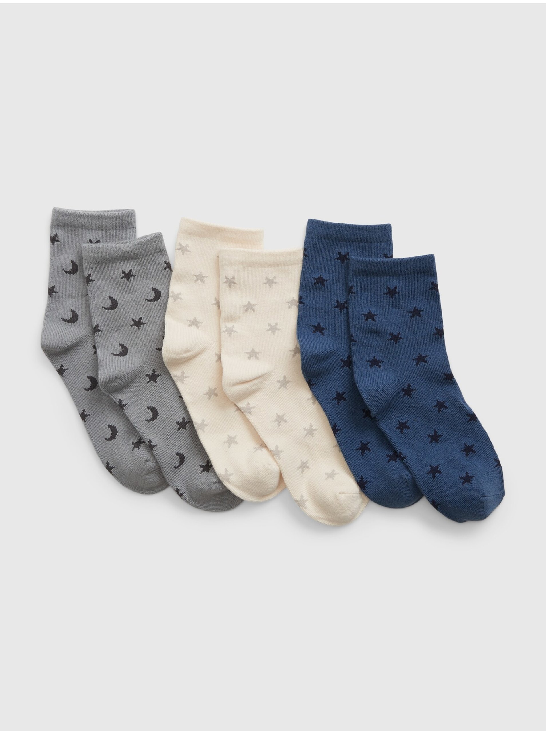 Lacno Sada troch detských vzorovaných ponožiek v šedej, krémovej a tmavomodrej farbe GAP