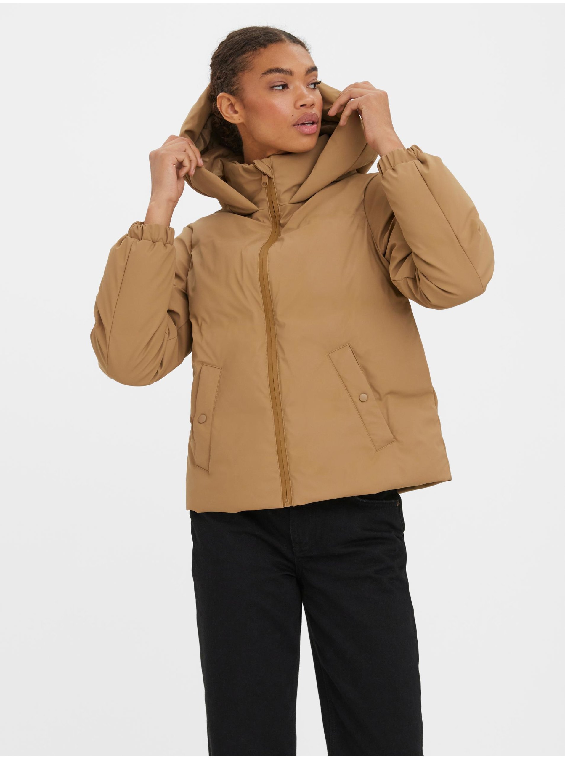 E-shop Hnědá dámská zimní bunda s povrchovou úpravou VERO MODA Noe