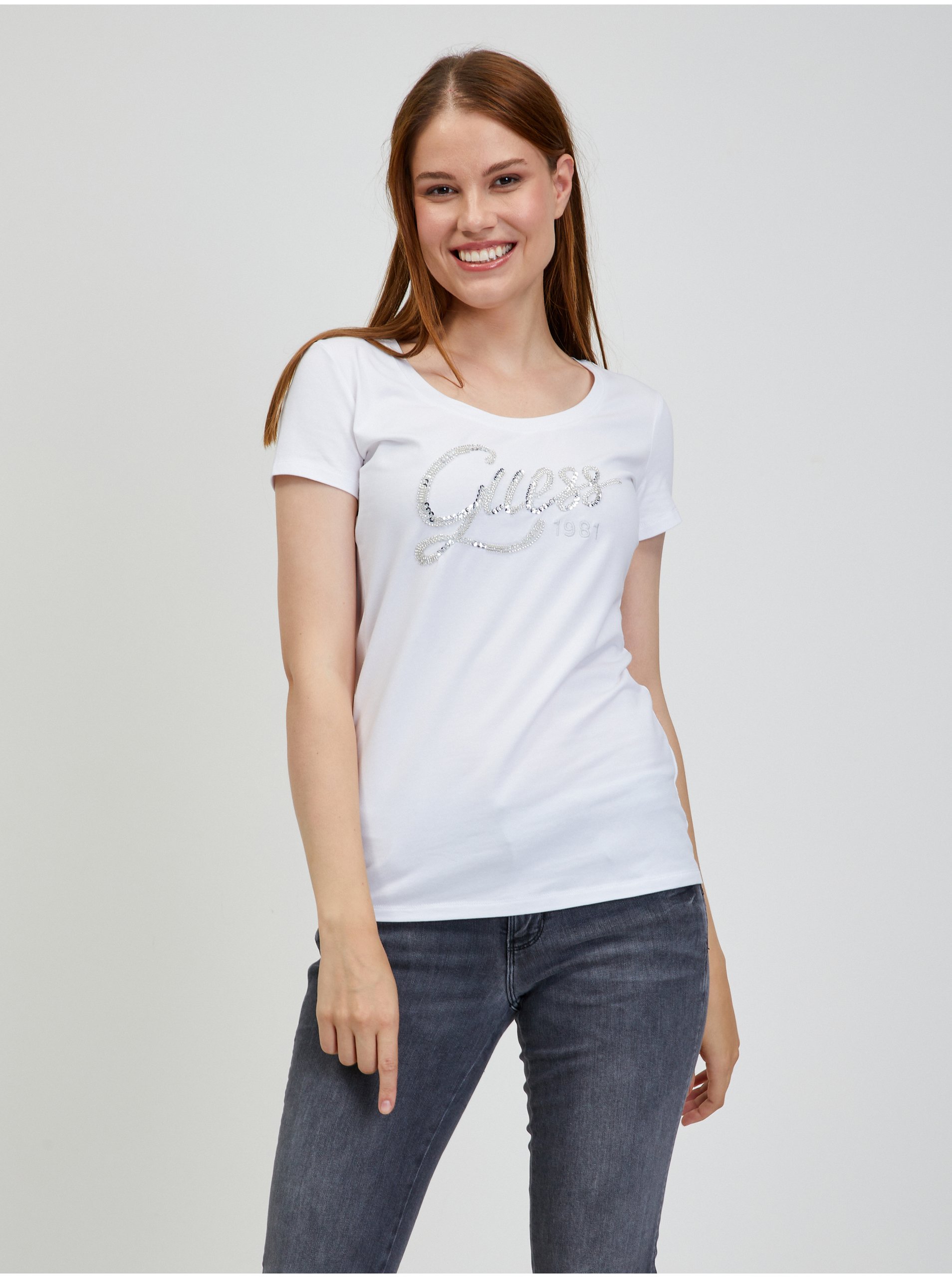 E-shop Bílé dámské tričko Guess Bryanna