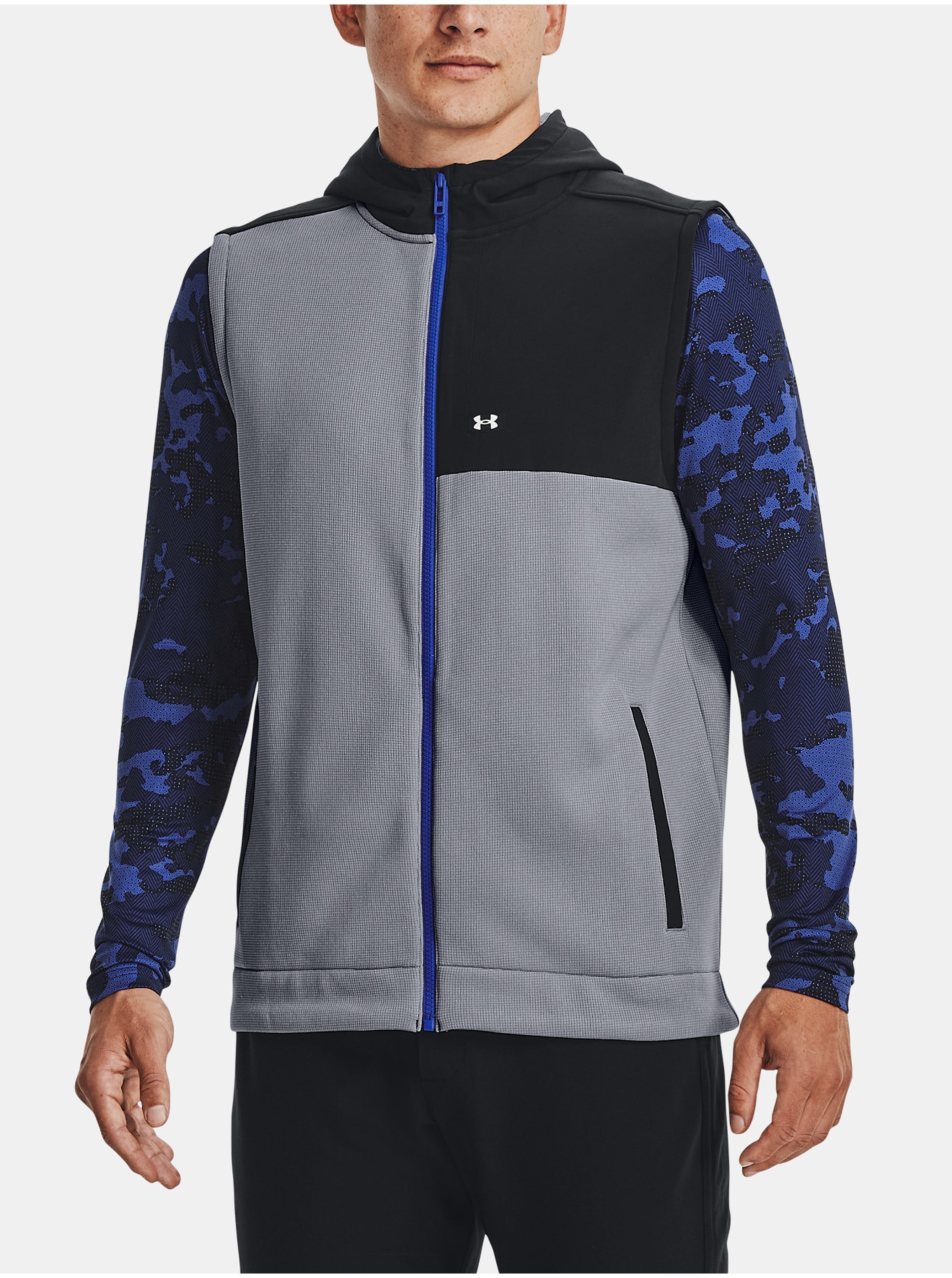 E-shop Černo-šedá pánská sportovní vesta s kapucí Under Armour