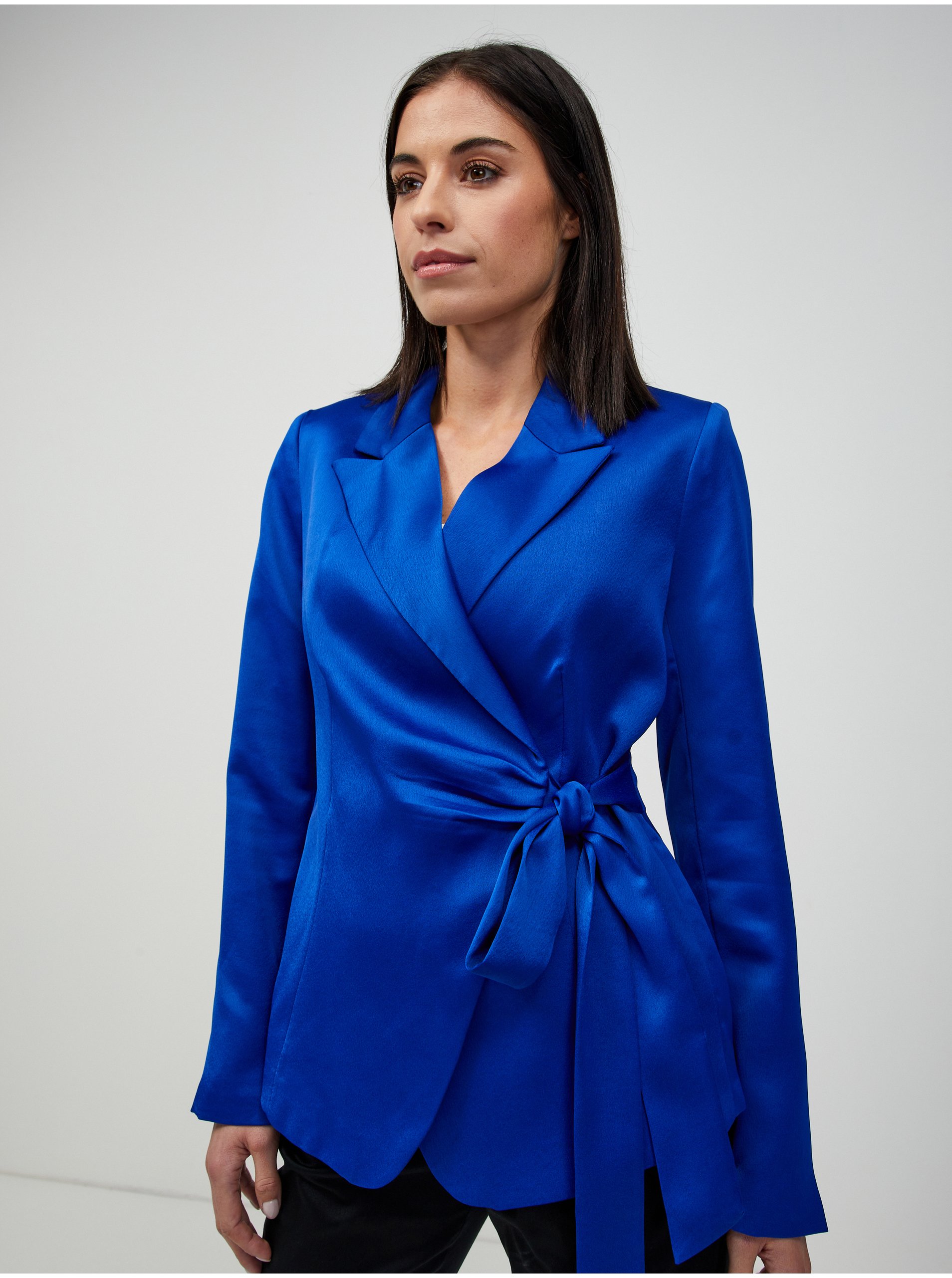 E-shop Tmavě modré saténové sako se zavazováním ORSAY