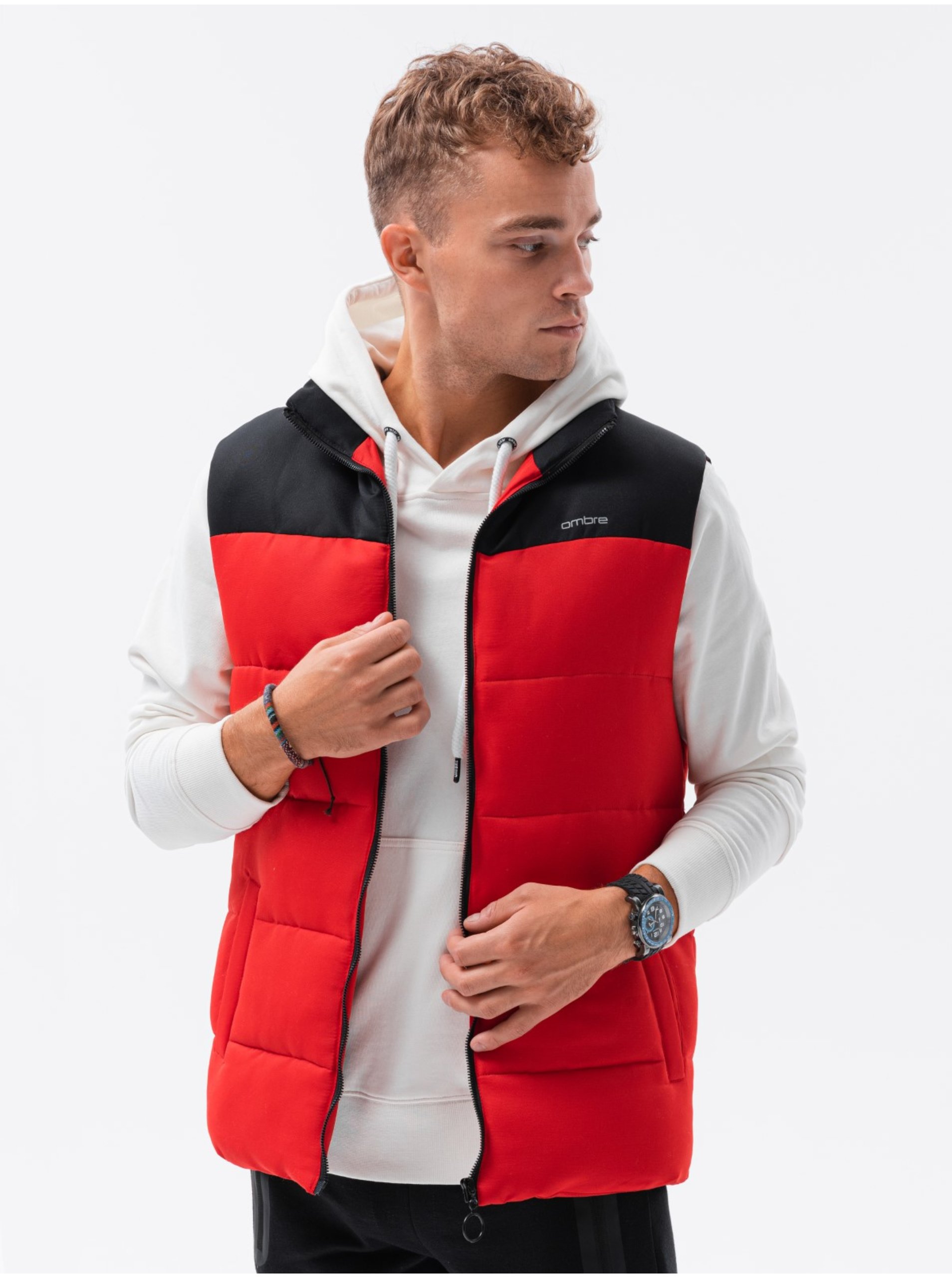 Levně Černo-červená pánská prošívaná vesta Ombre Clothing