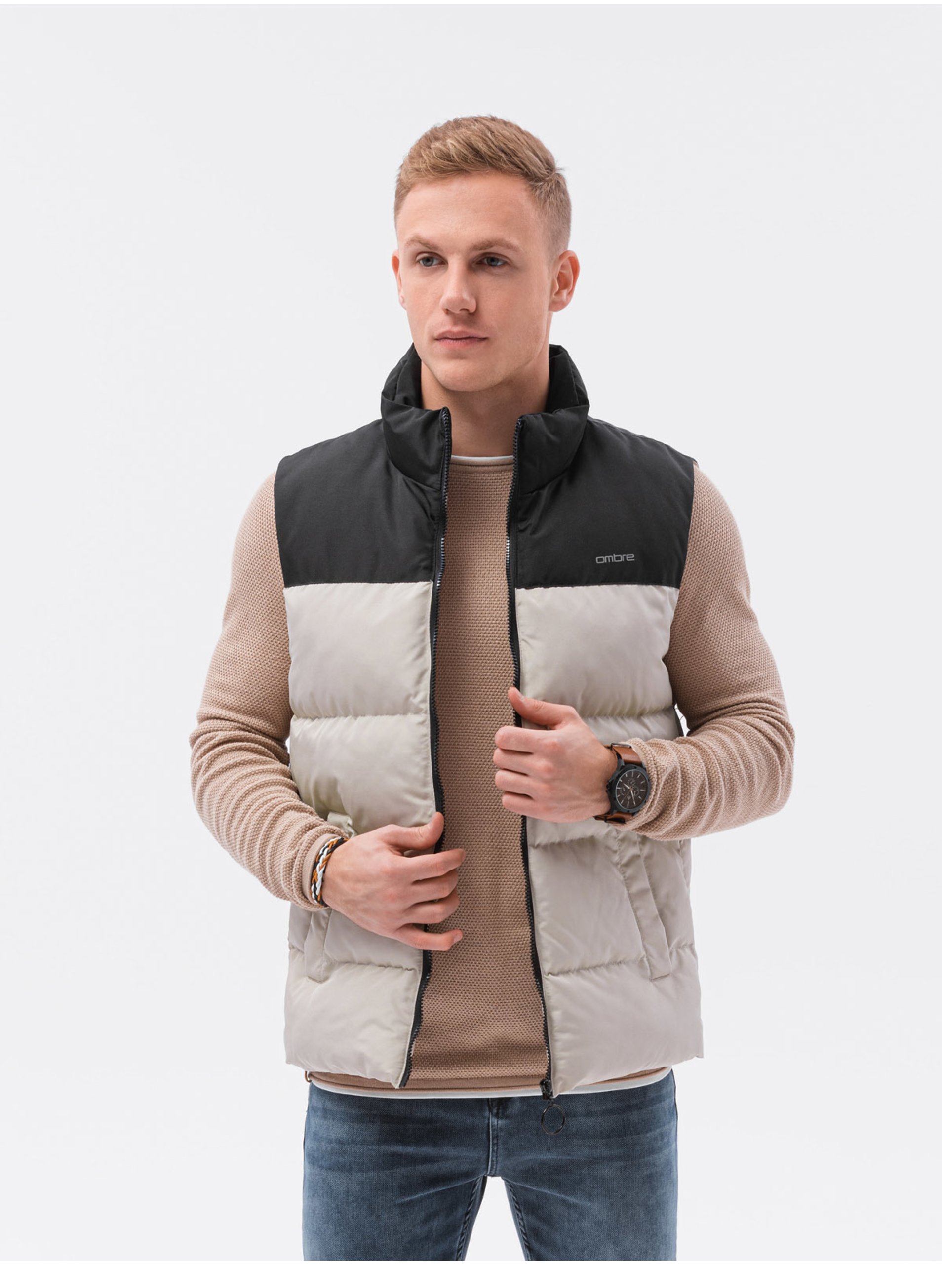 E-shop Černo-béžová pánská prošívaná vesta Ombre Clothing