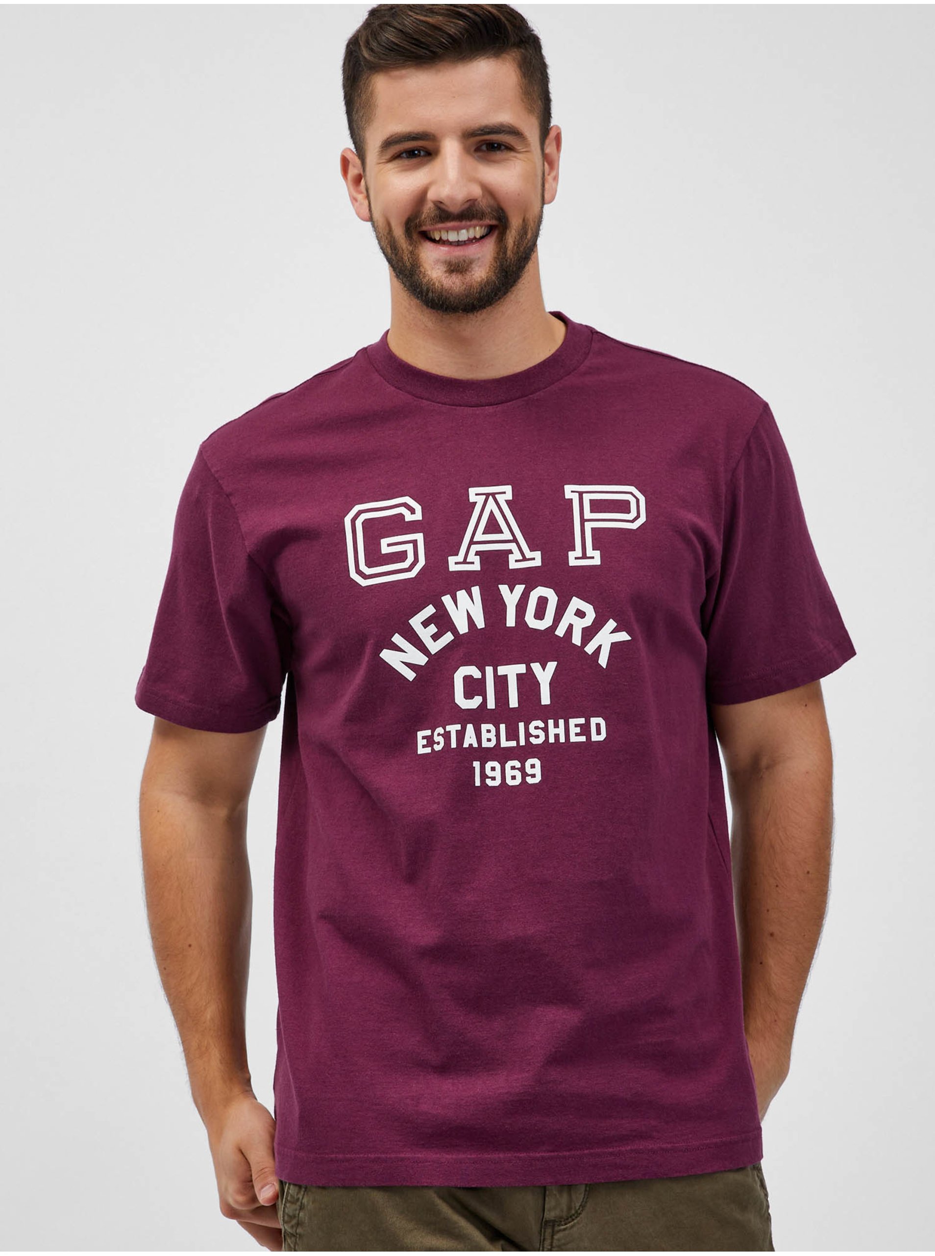 Levně Vínové pánské tričko s potiskem GAP New York City