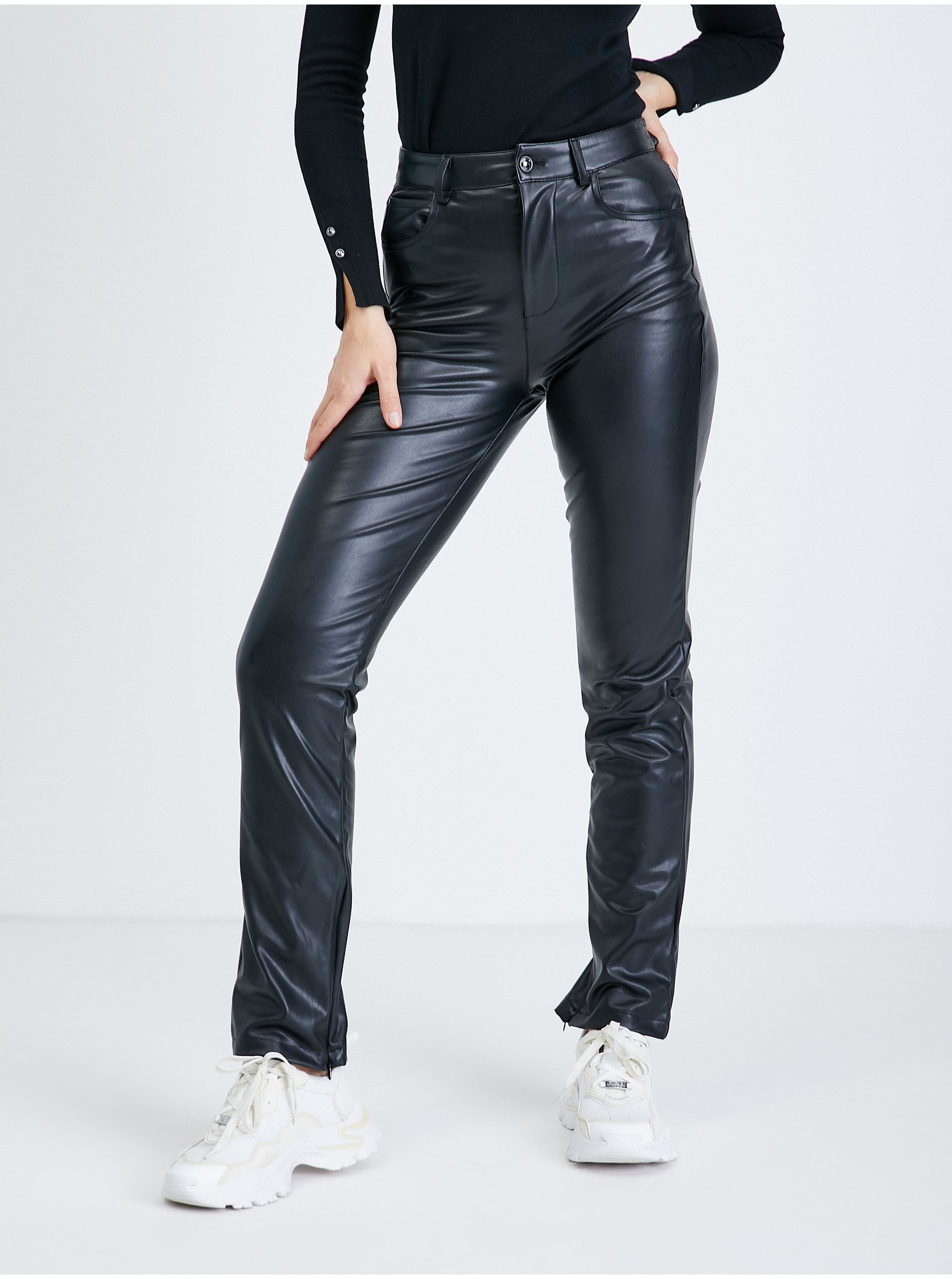 E-shop Černé dámské koženkové kalhoty Guess Caroline