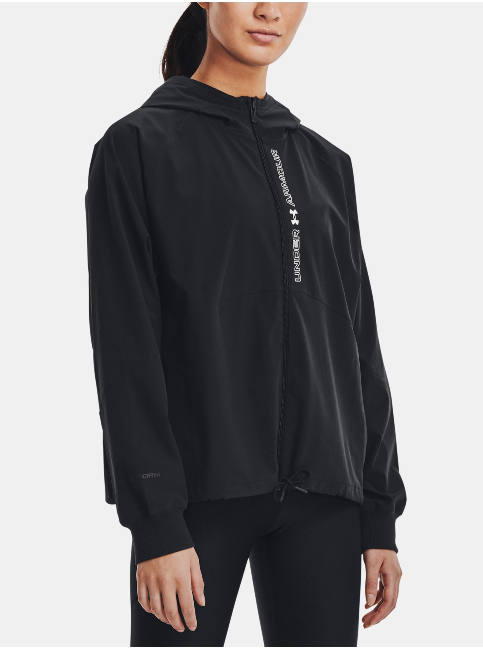 E-shop Černá dámská lehká sportovní bunda Under Armour Woven FZ Jacket