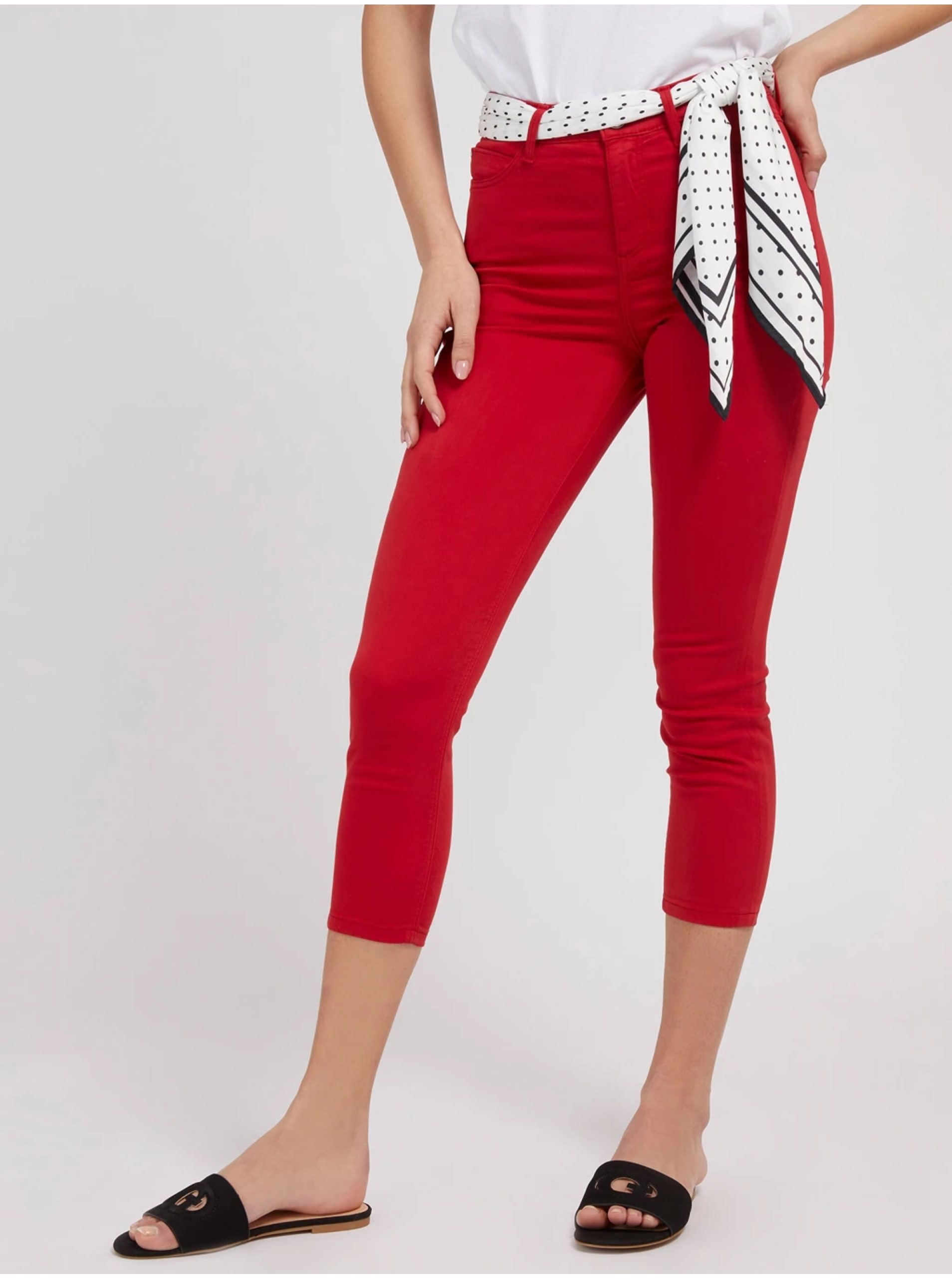 Levně Červené dámské skinny fit džíny s šátkem Guess 1981 Capri