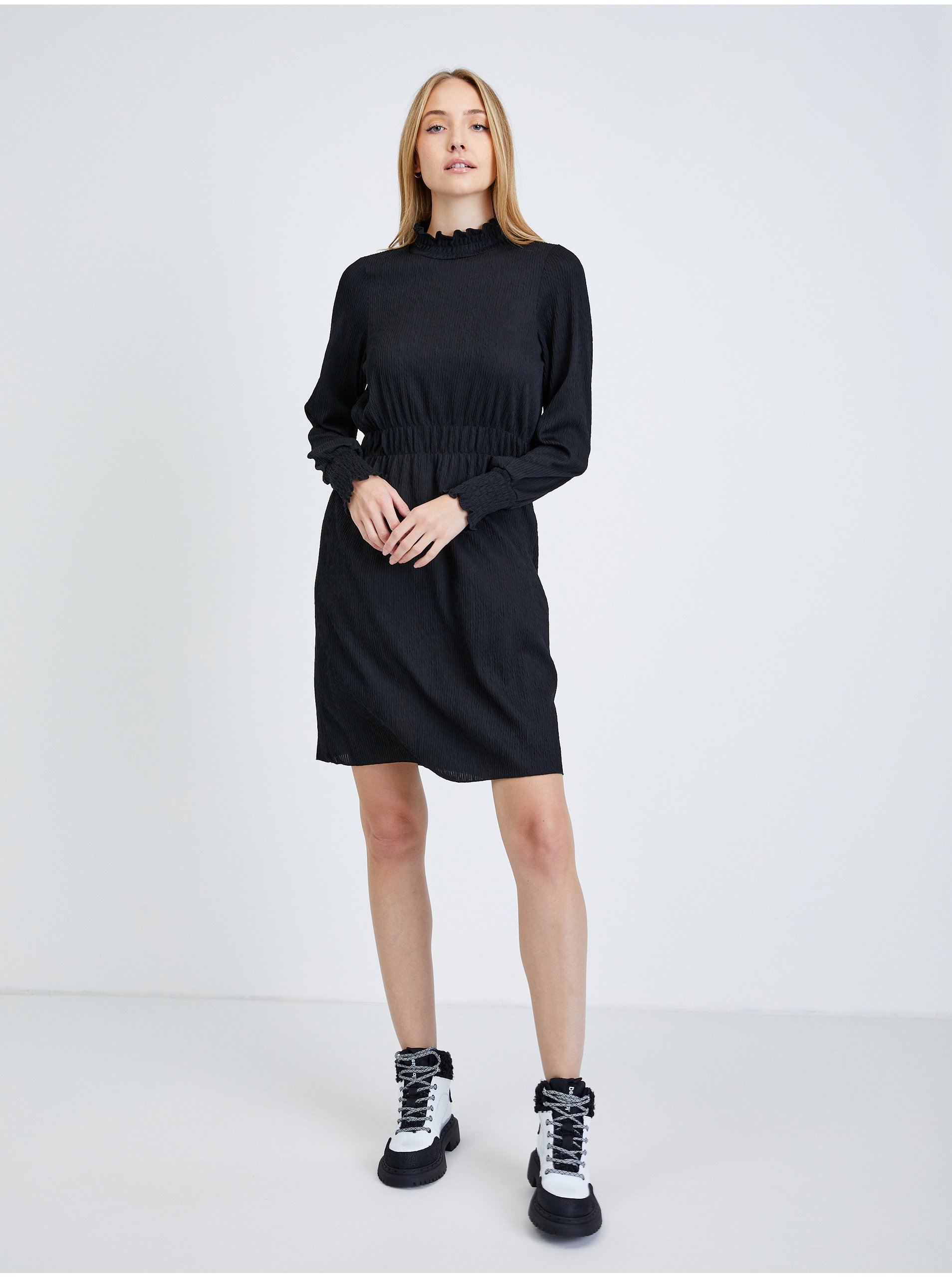 E-shop Černé šaty se stojáčkem Pieces