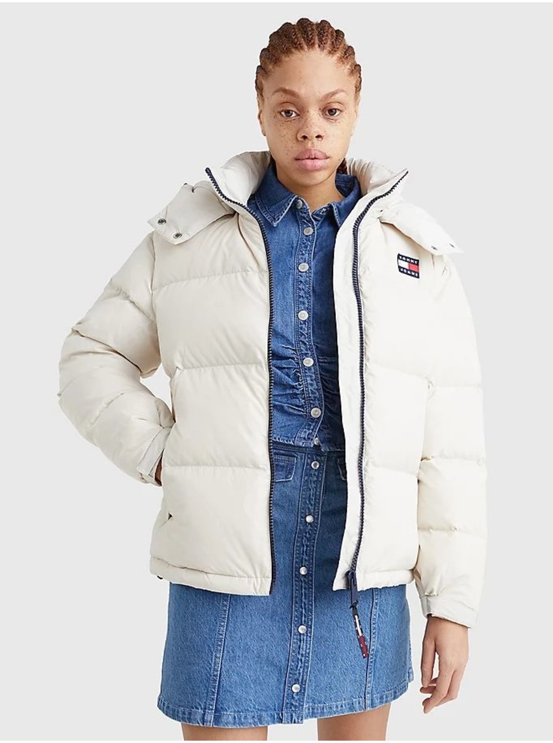 Levně Krémová dámská prošívaná zimní bunda Tommy Jeans Alaska Puffer