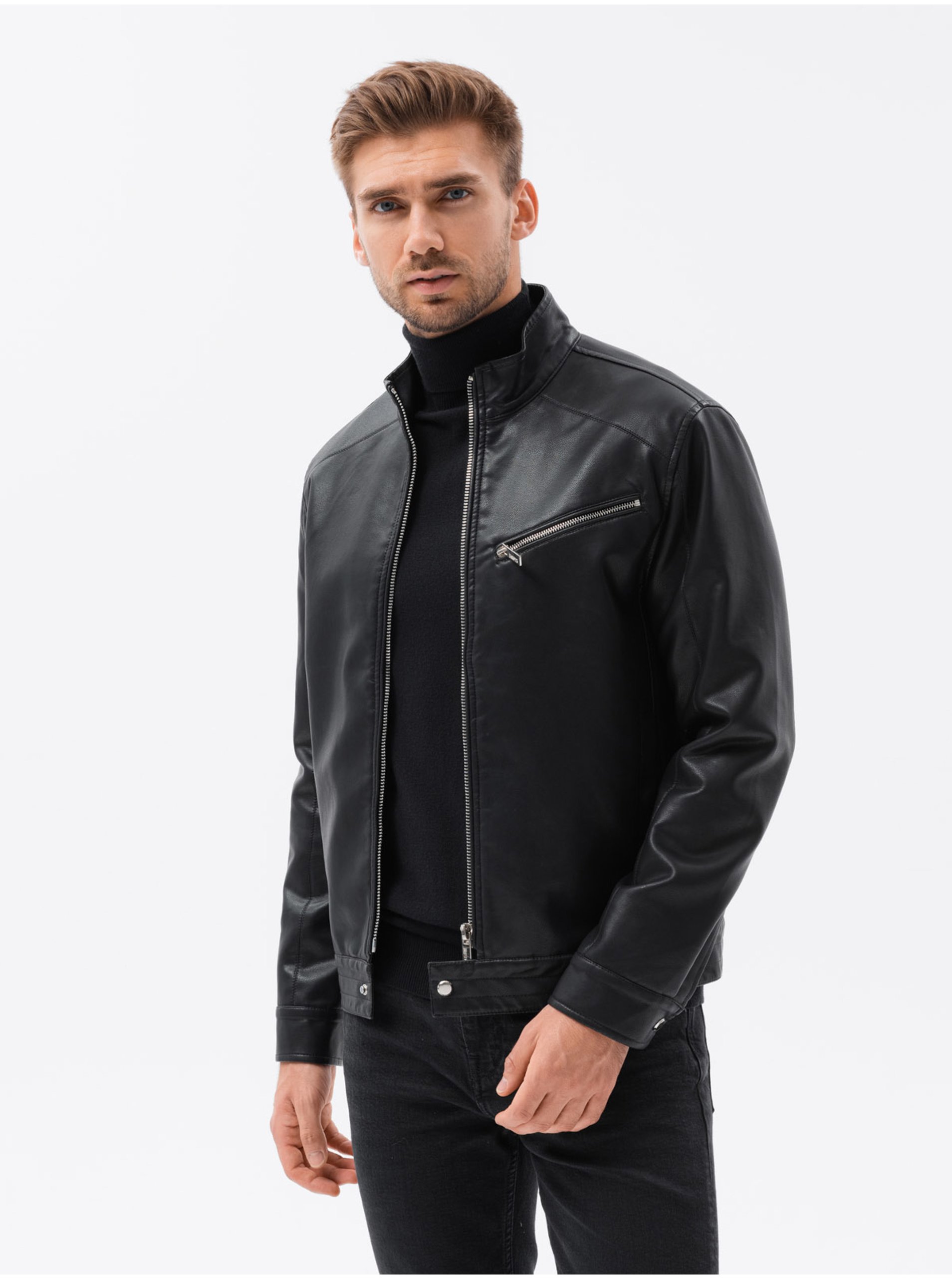 E-shop Černá pánská lehká bunda z imitace kůže Ombre Clothing