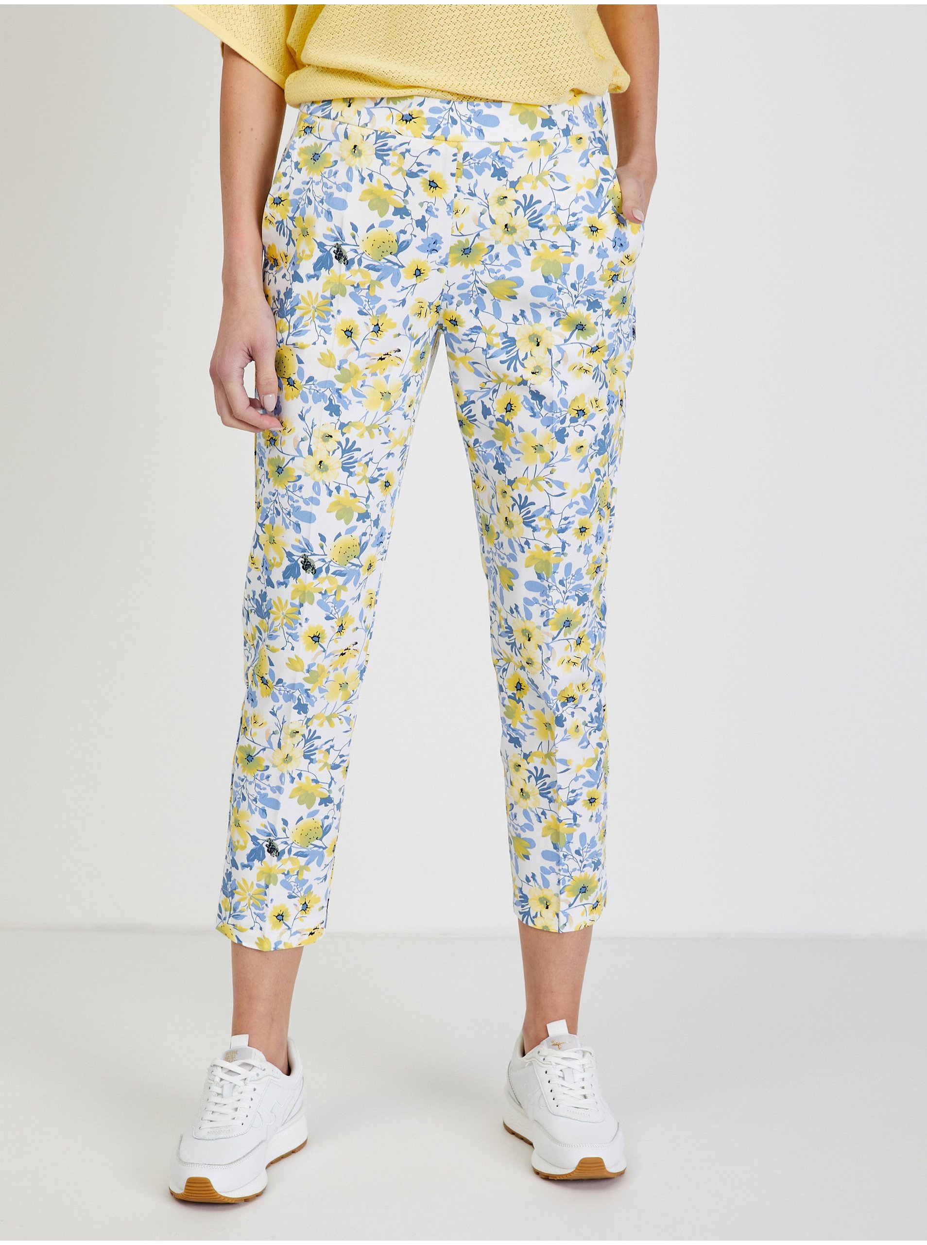 E-shop Bílé dámské zkrácené květované kalhoty ORSAY