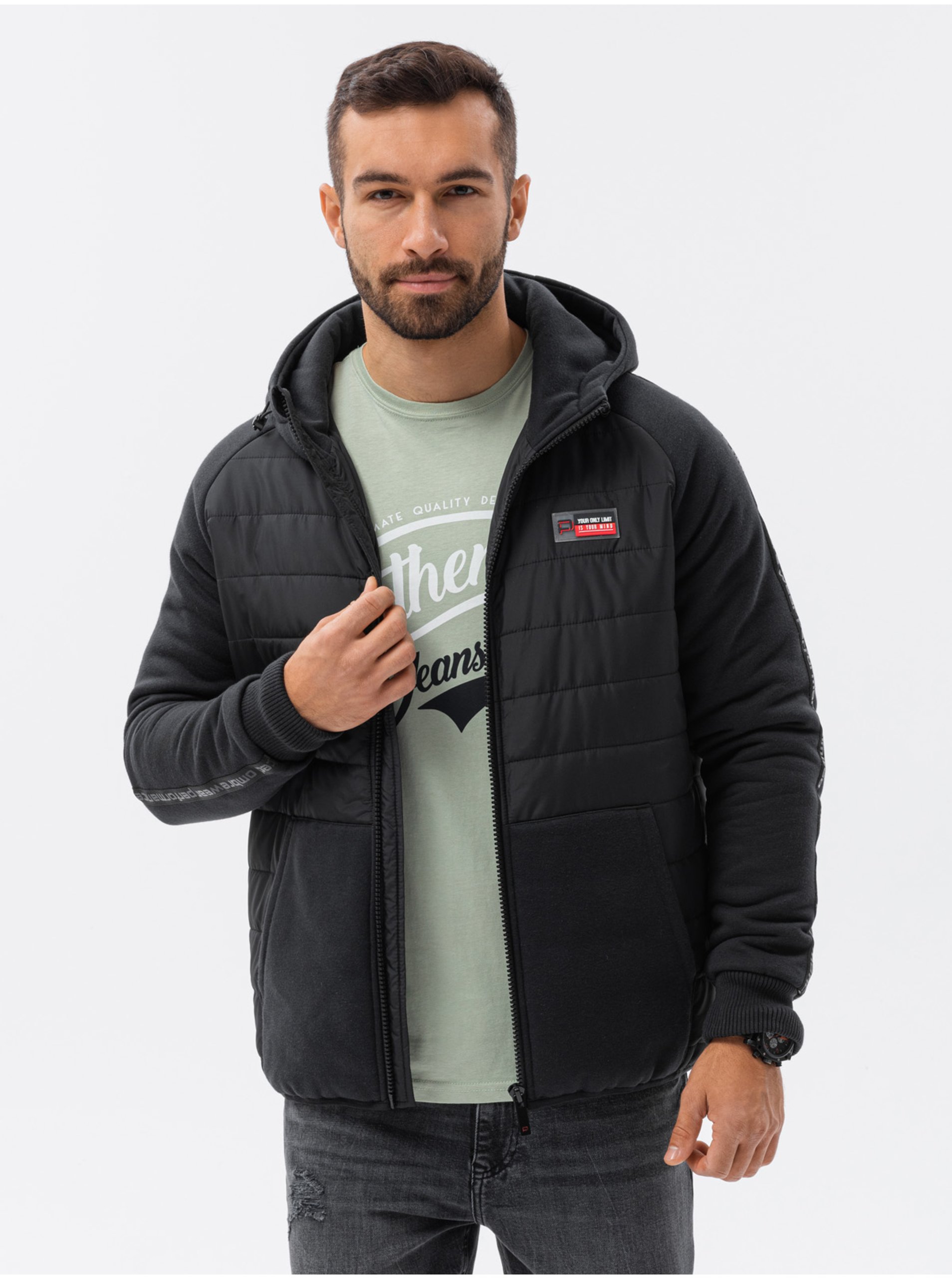 E-shop Černá pánská lehká bunda s kapucí Ombre Clothing