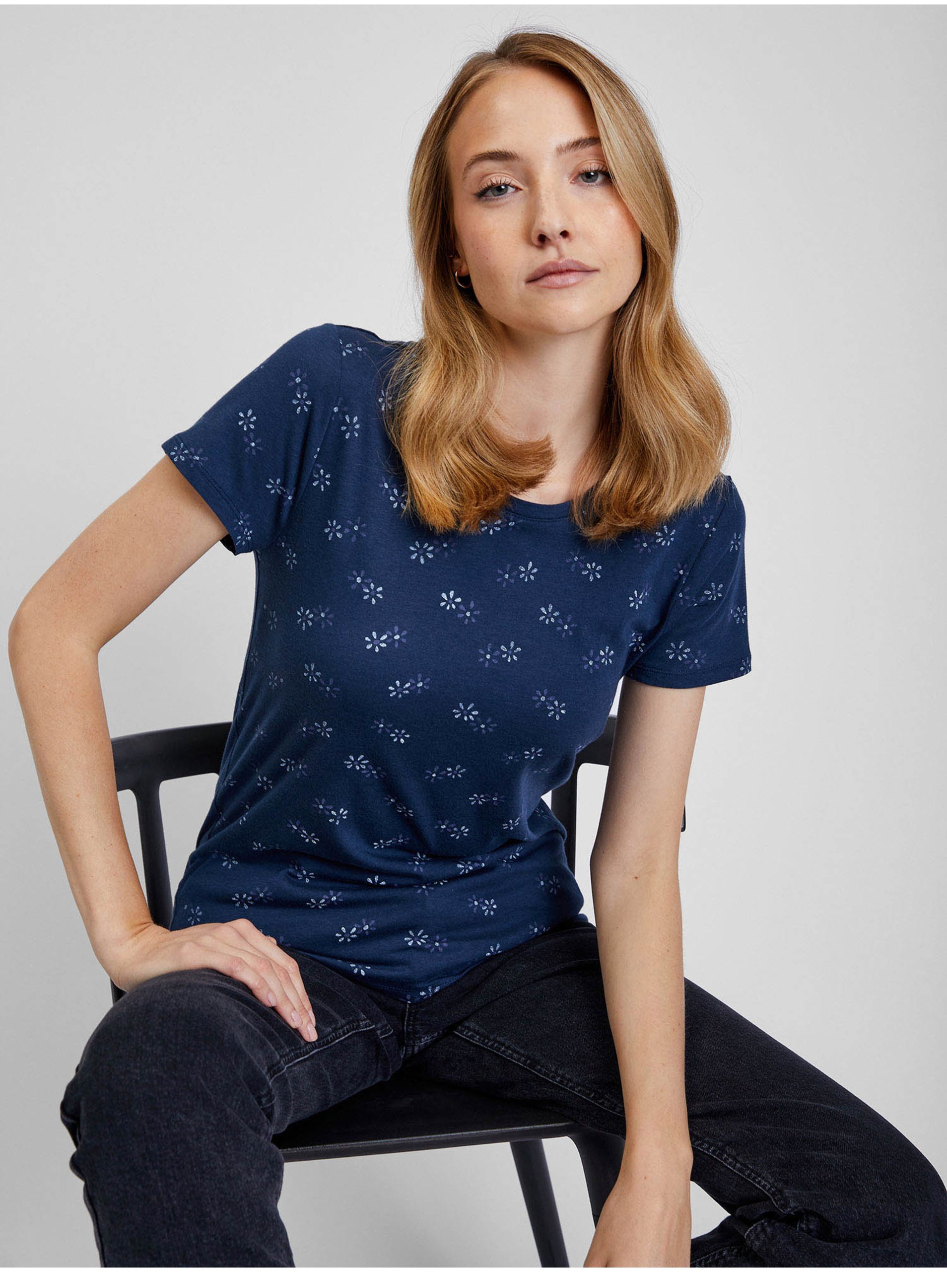 E-shop Tmavě modré dámské květované tričko GAP