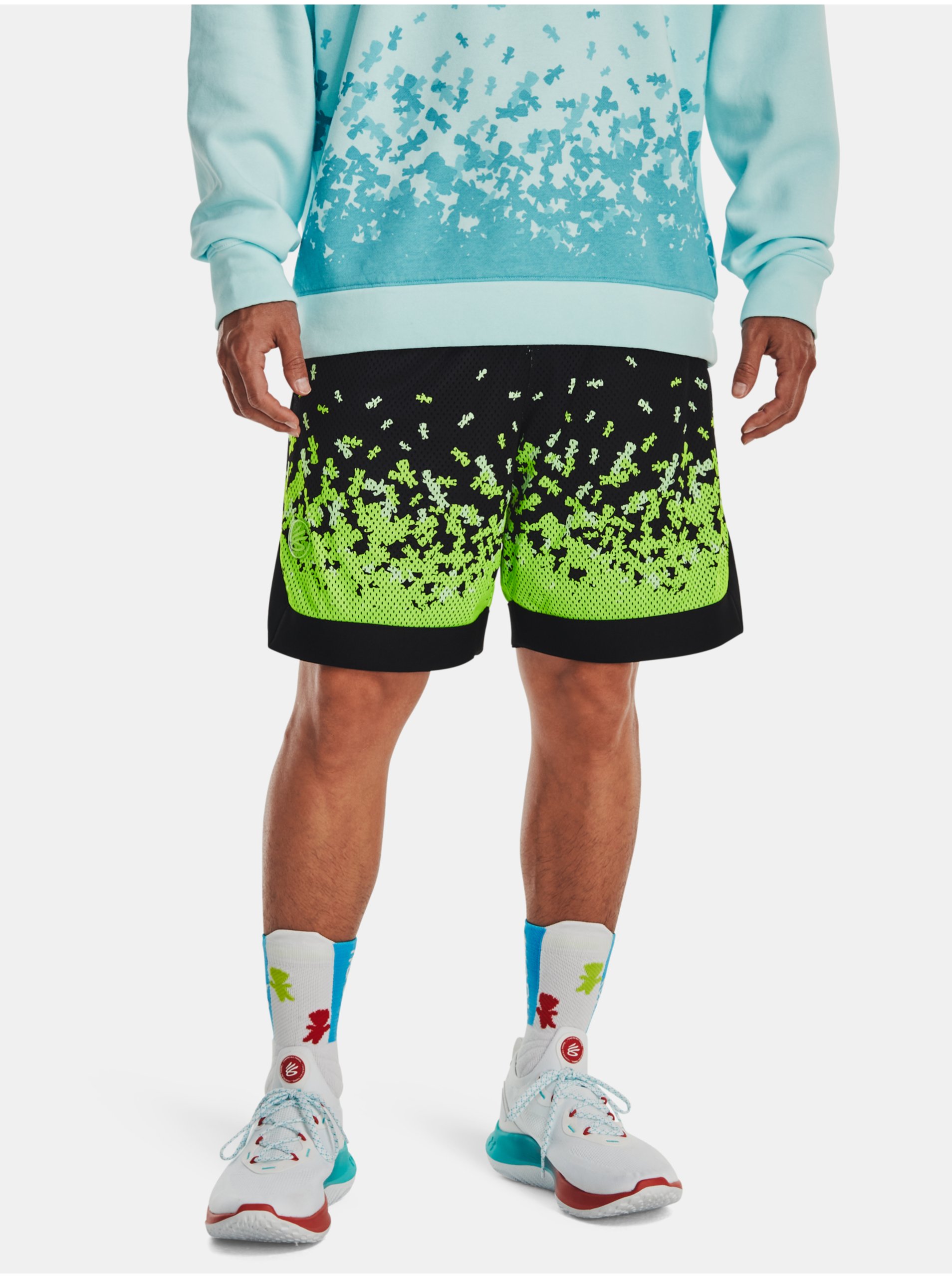 Levně Zeleno-černé pánské vzorované kraťasy Under Armour Curry Collab Mesh Short