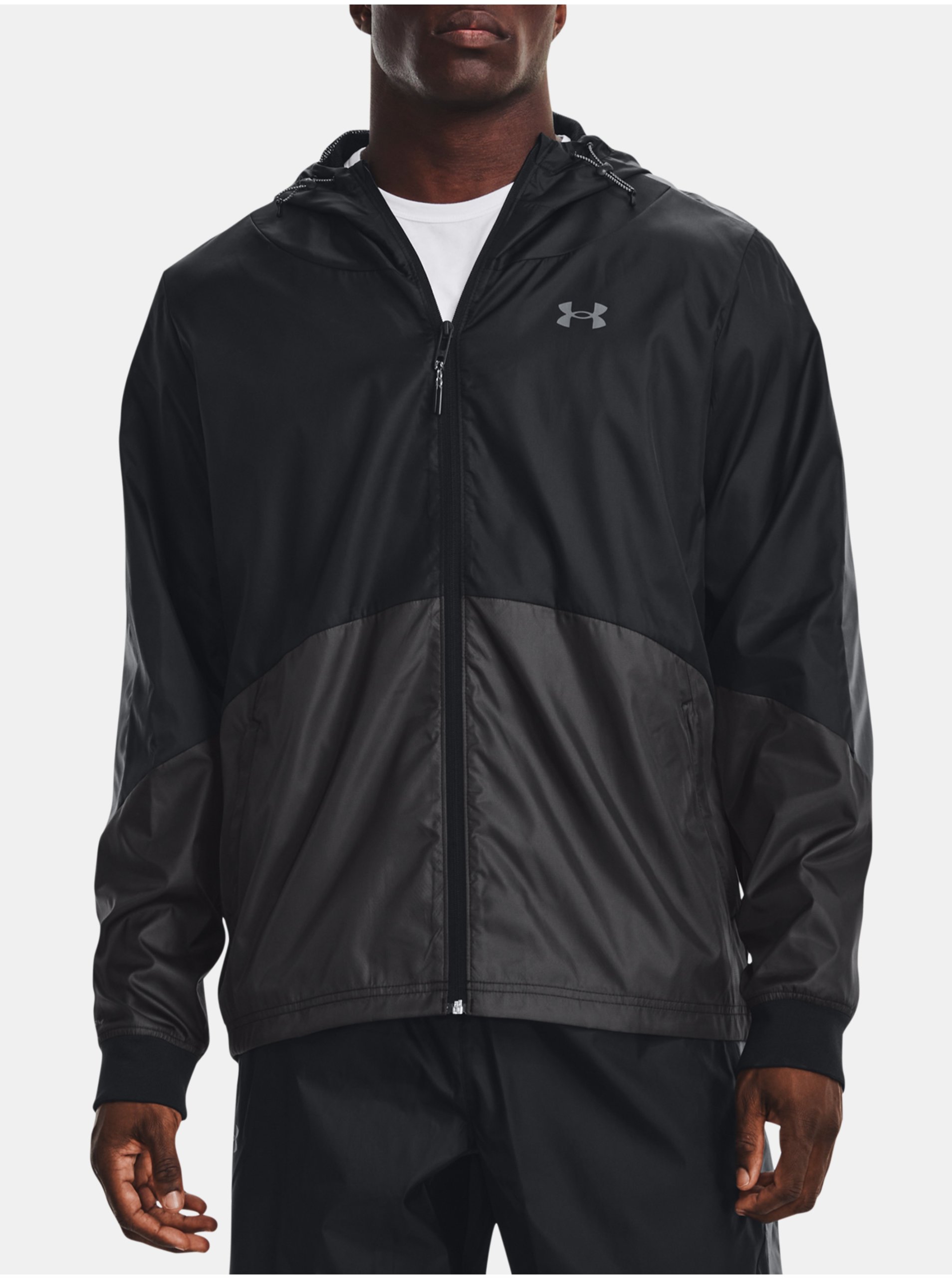 Levně Černá pánská lehká bunda Under Armour Legacy Windbreaker