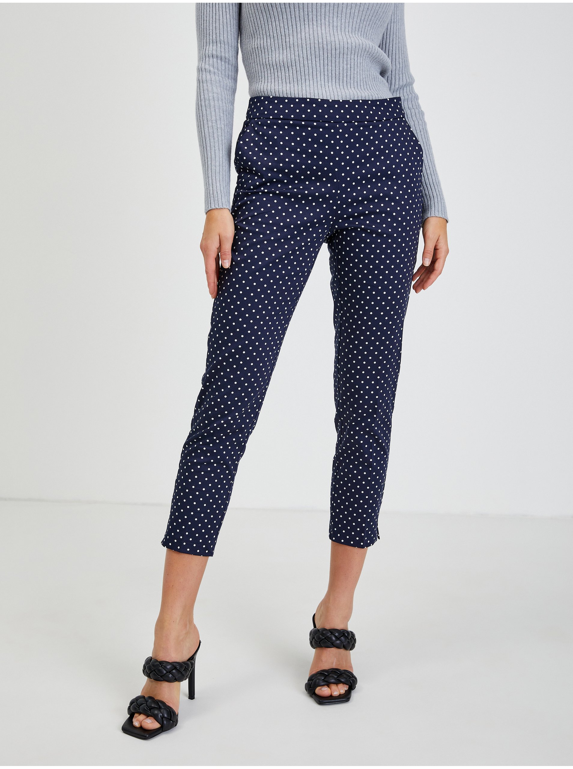 E-shop Tmavě modré dámské puntíkované zkrácené kalhoty ORSAY