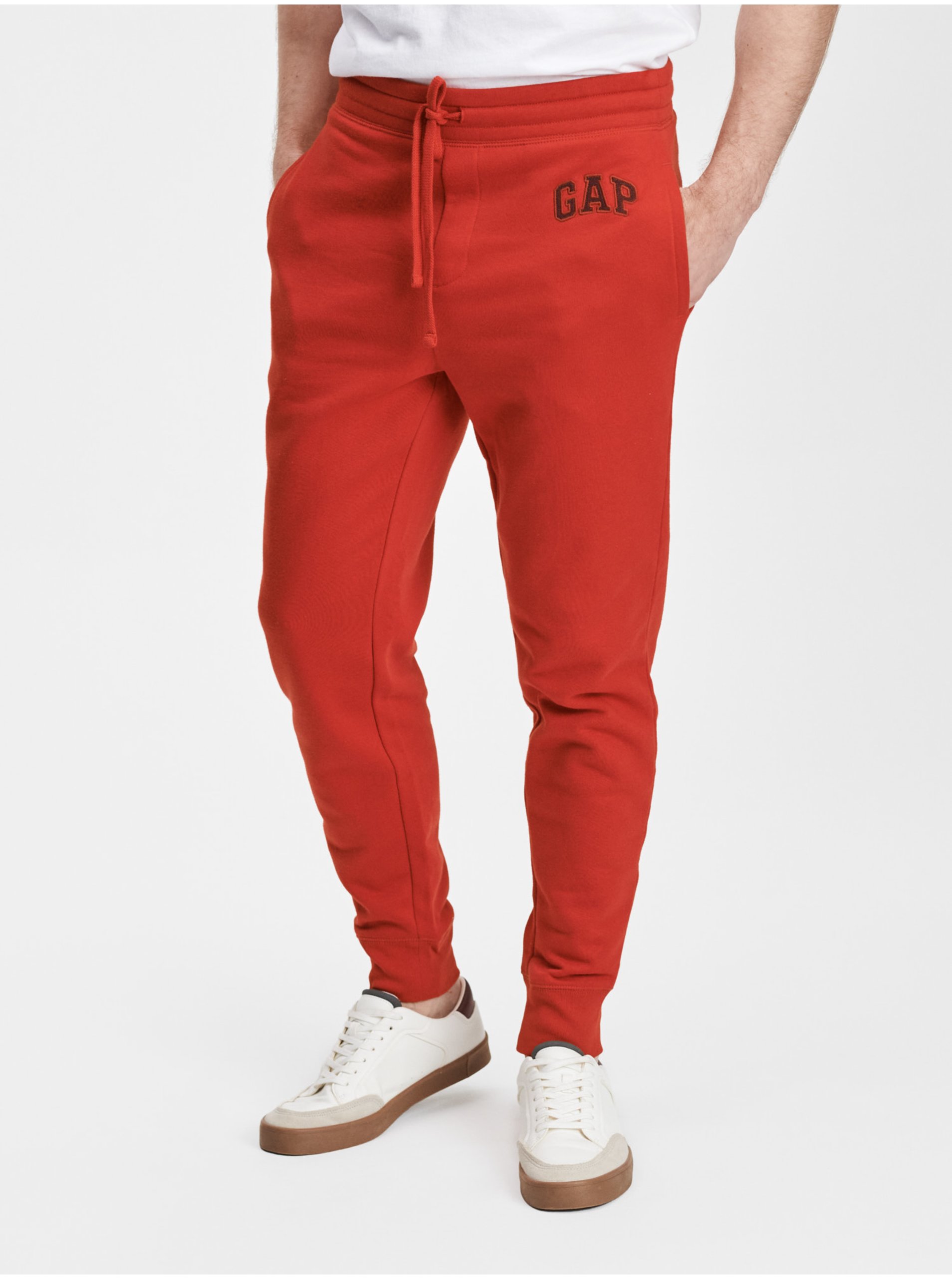 Levně Červené pánské tepláky GAP logo fleece