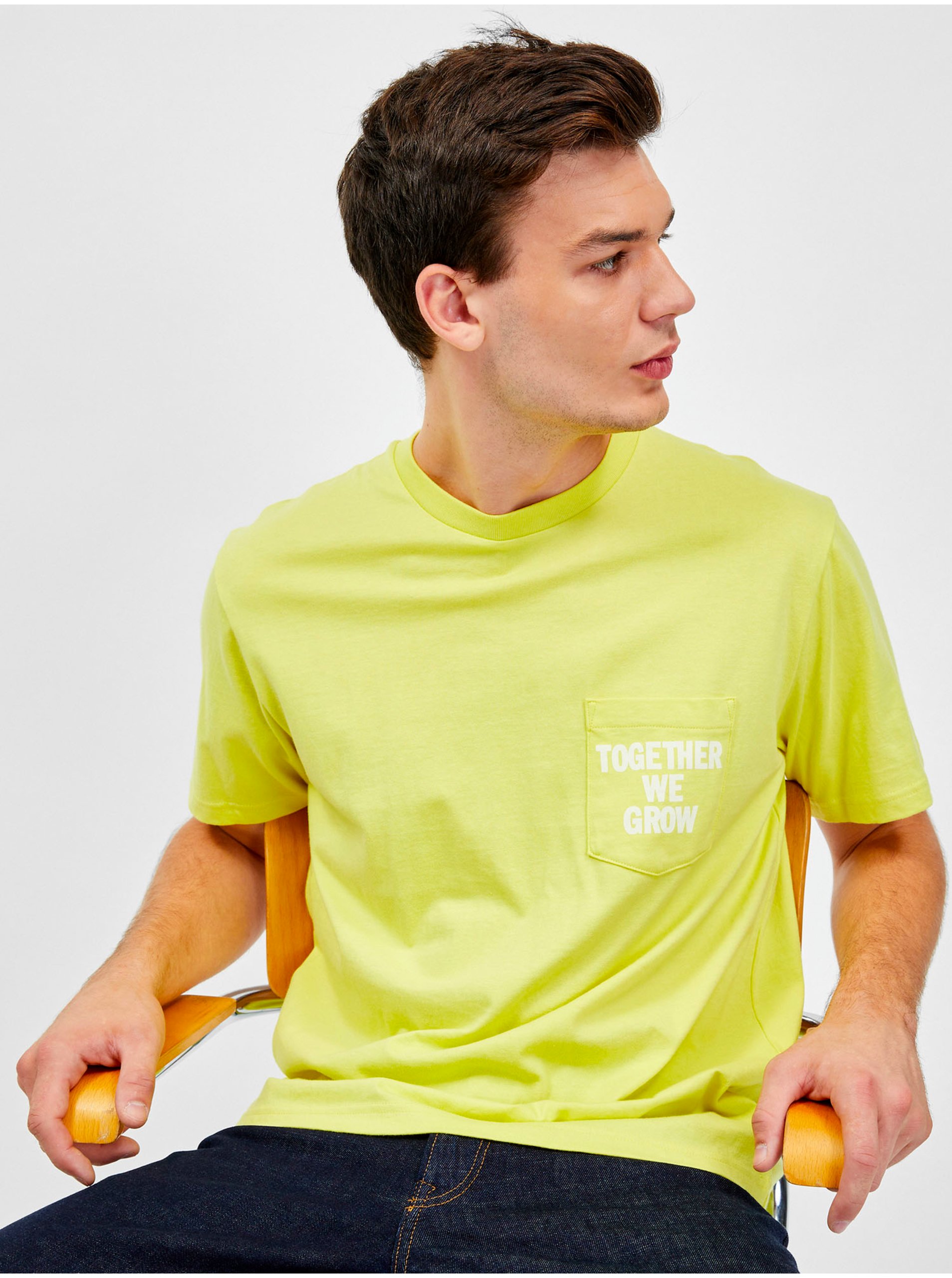 Levně Žluté pánské tričko z organické bavlny GAP × Ron Finley