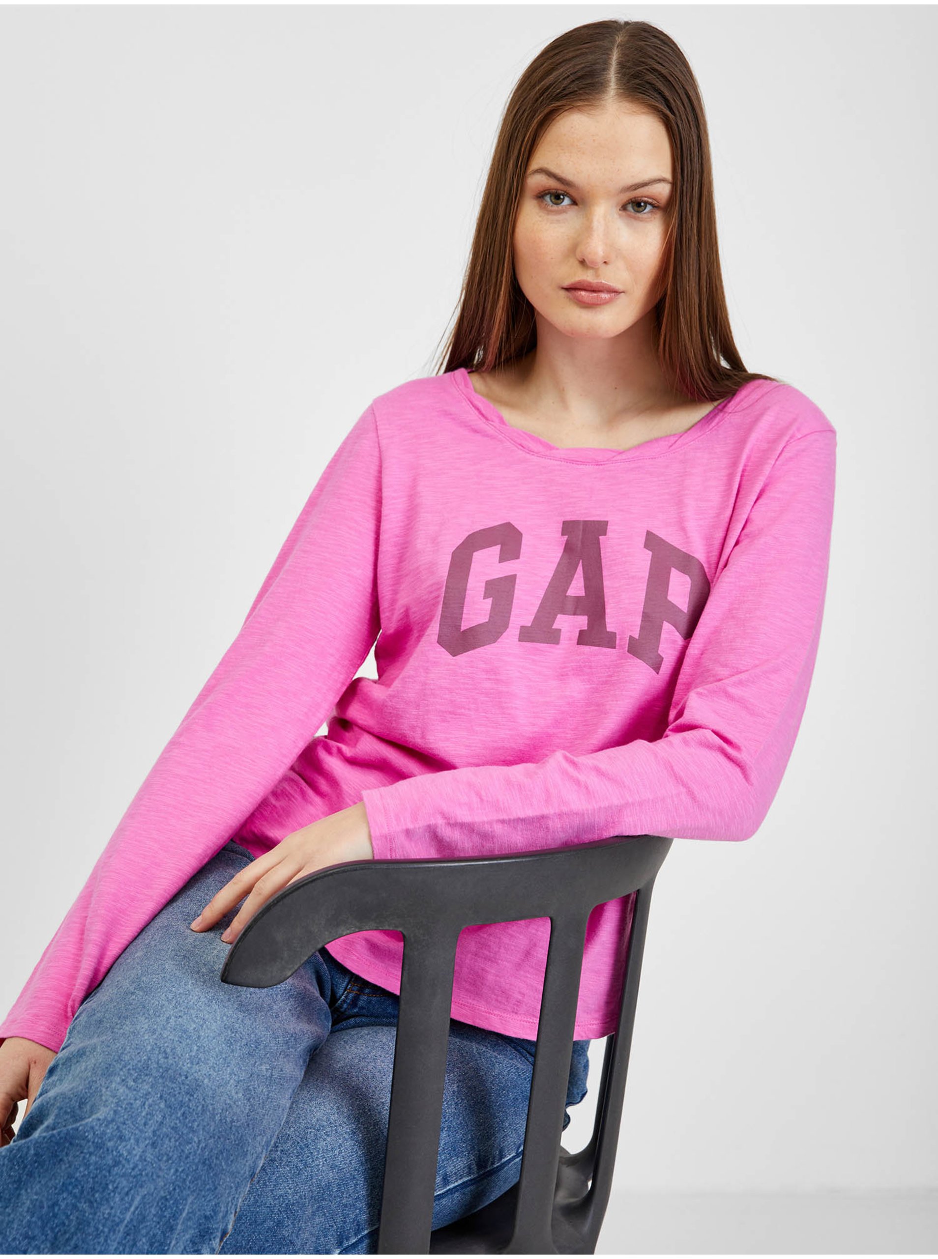 Levně Tmavě růžové dámské bavlněné tričko s logem GAP