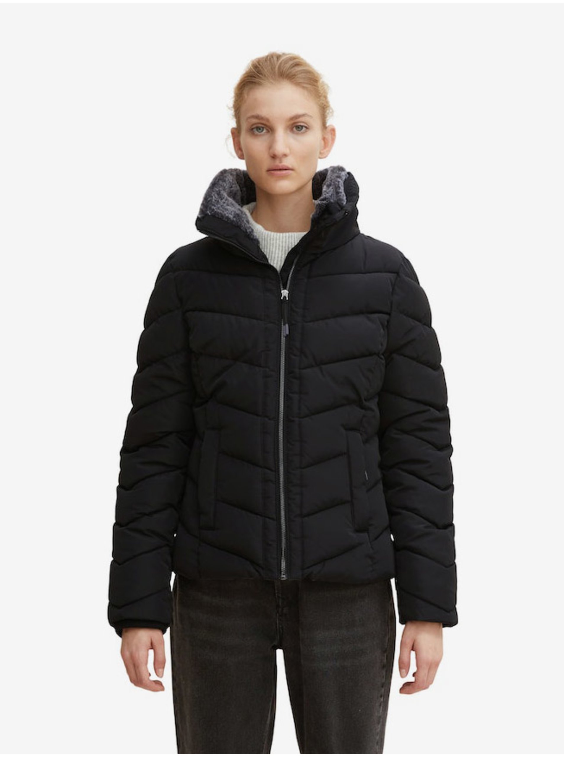 E-shop Černá dámská prošívaná zimní bunda se skrytou kapucí Tom Tailor