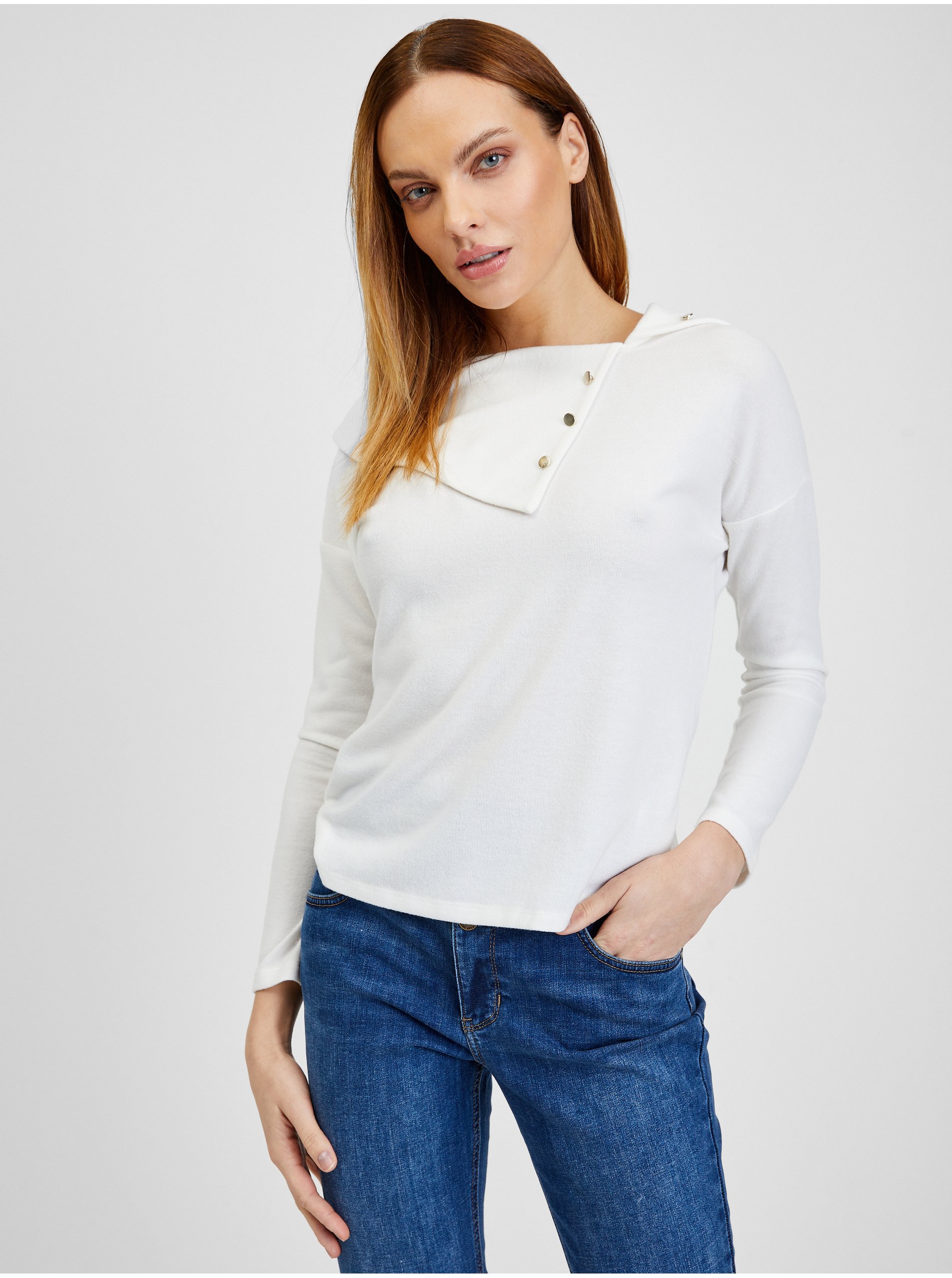 Levně Bílé dámské tričko s ozdobnými detaily ORSAY