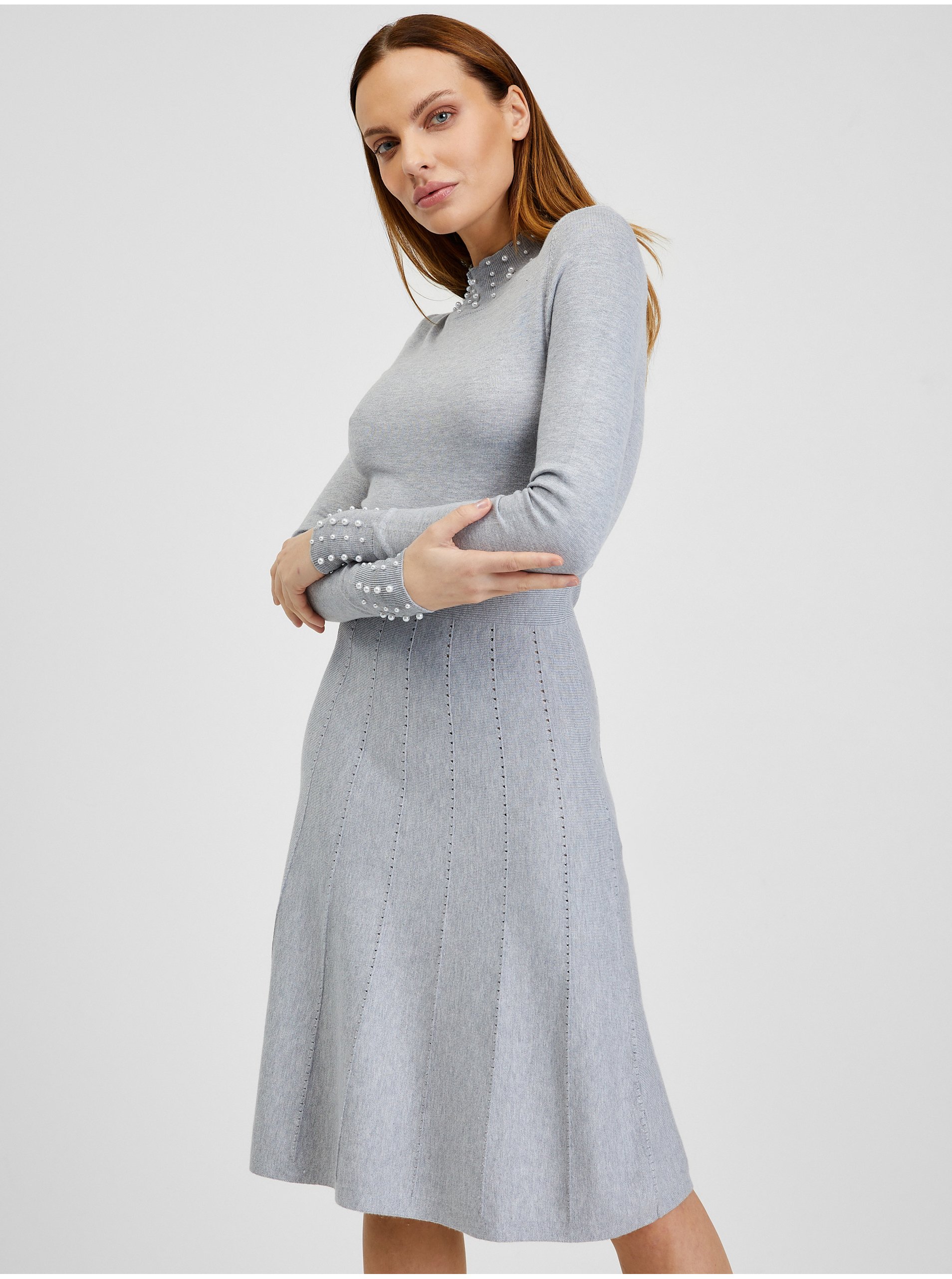 E-shop Světle šedé dámské šaty s ozdobnými detaily ORSAY