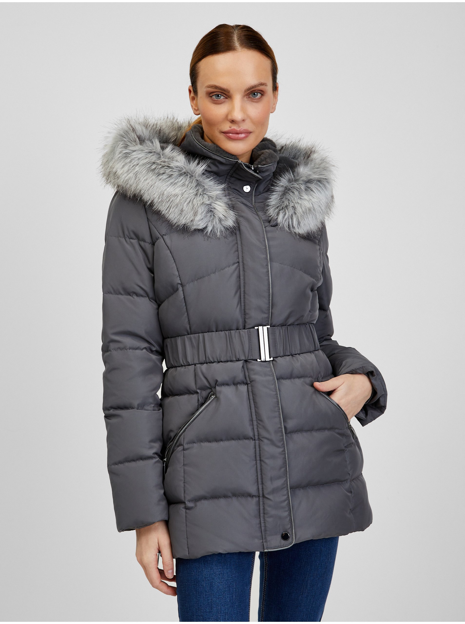 E-shop Tmavě šedá dámská zimní prošívaná bunda s páskem ORSAY