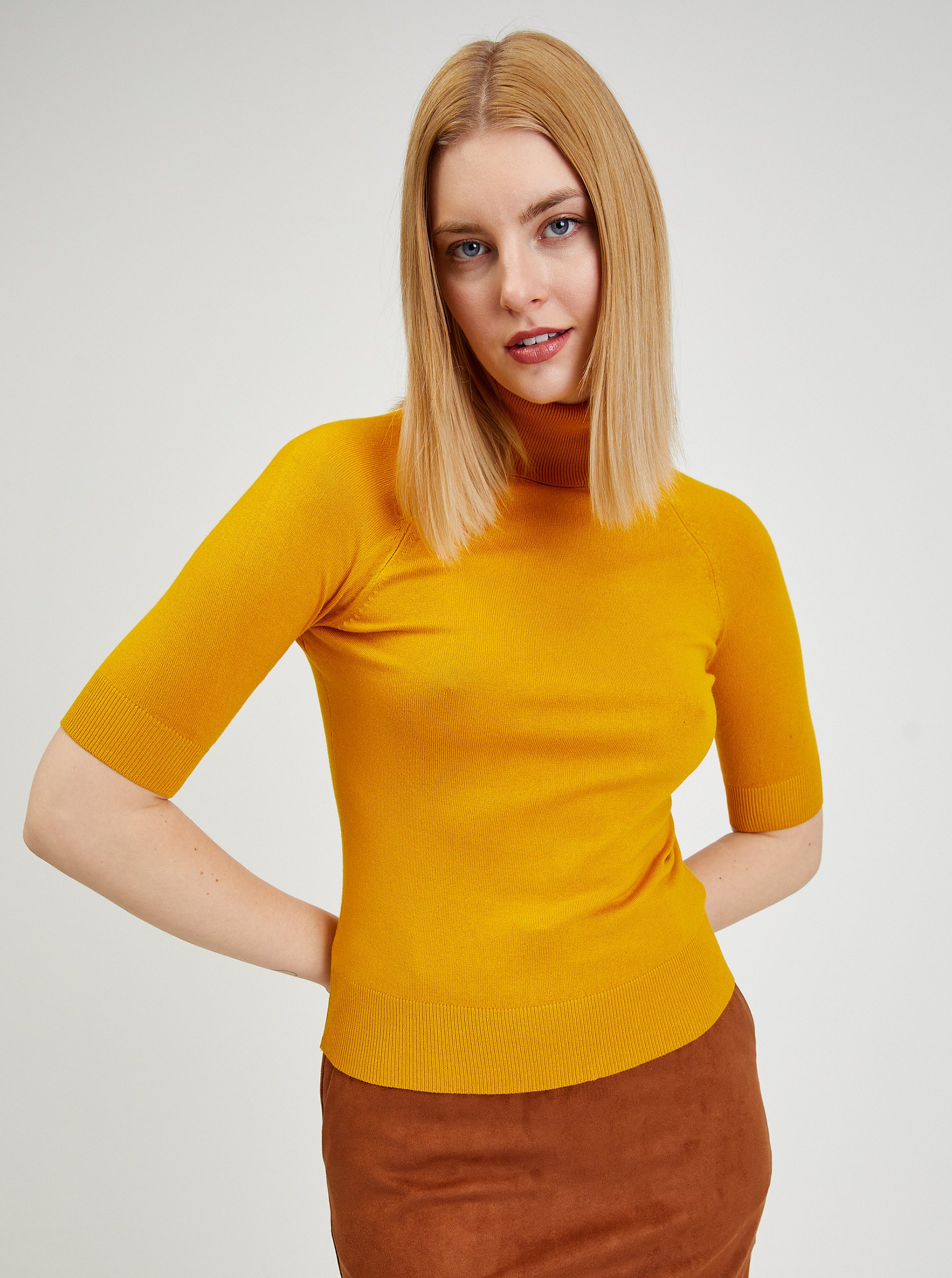 Levně Žlutý dámský svetr s krátkým rukávem a rolákem ORSAY