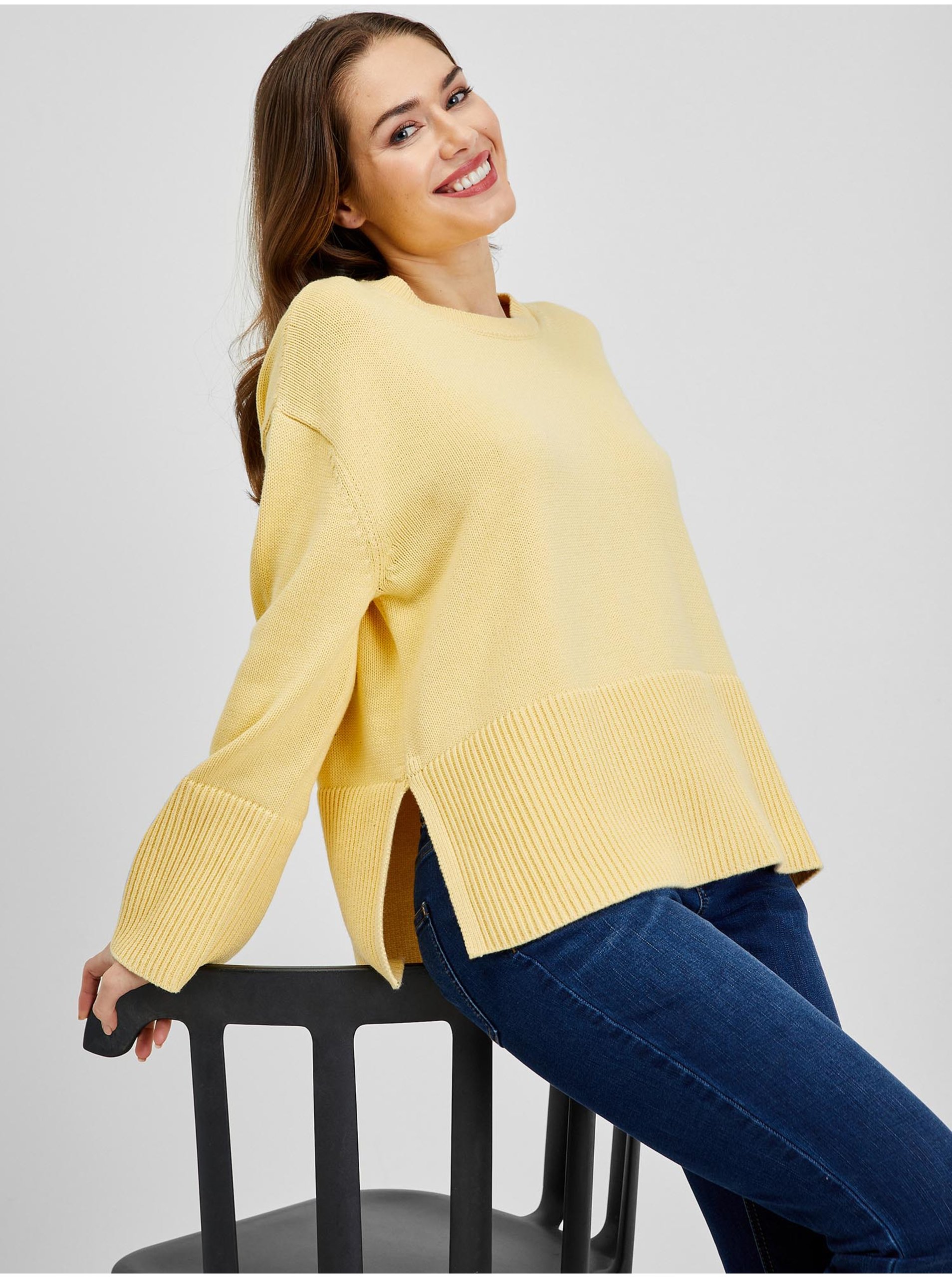 E-shop Žlutý dámský svetr GAP