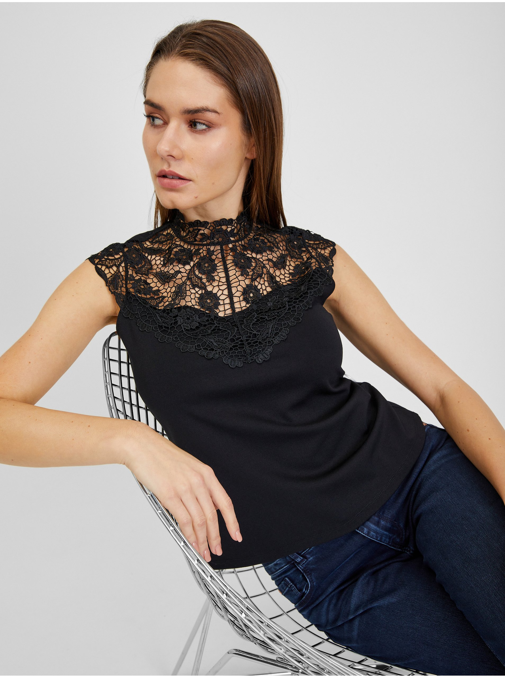 Levně Černé dámské tričko s krajkovým detailem ORSAY
