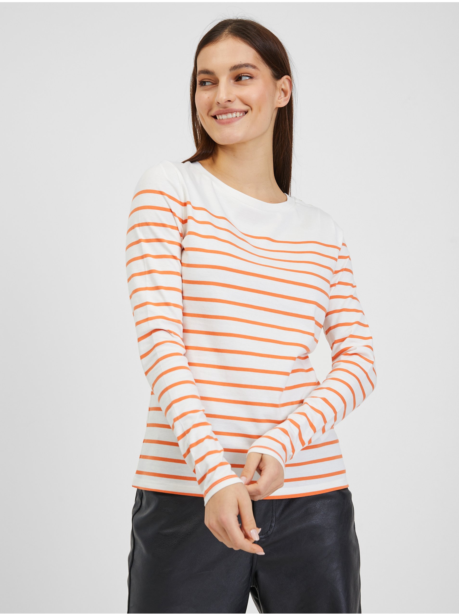 Levně Oranžovo-bílé dámské pruhované tričko ORSAY