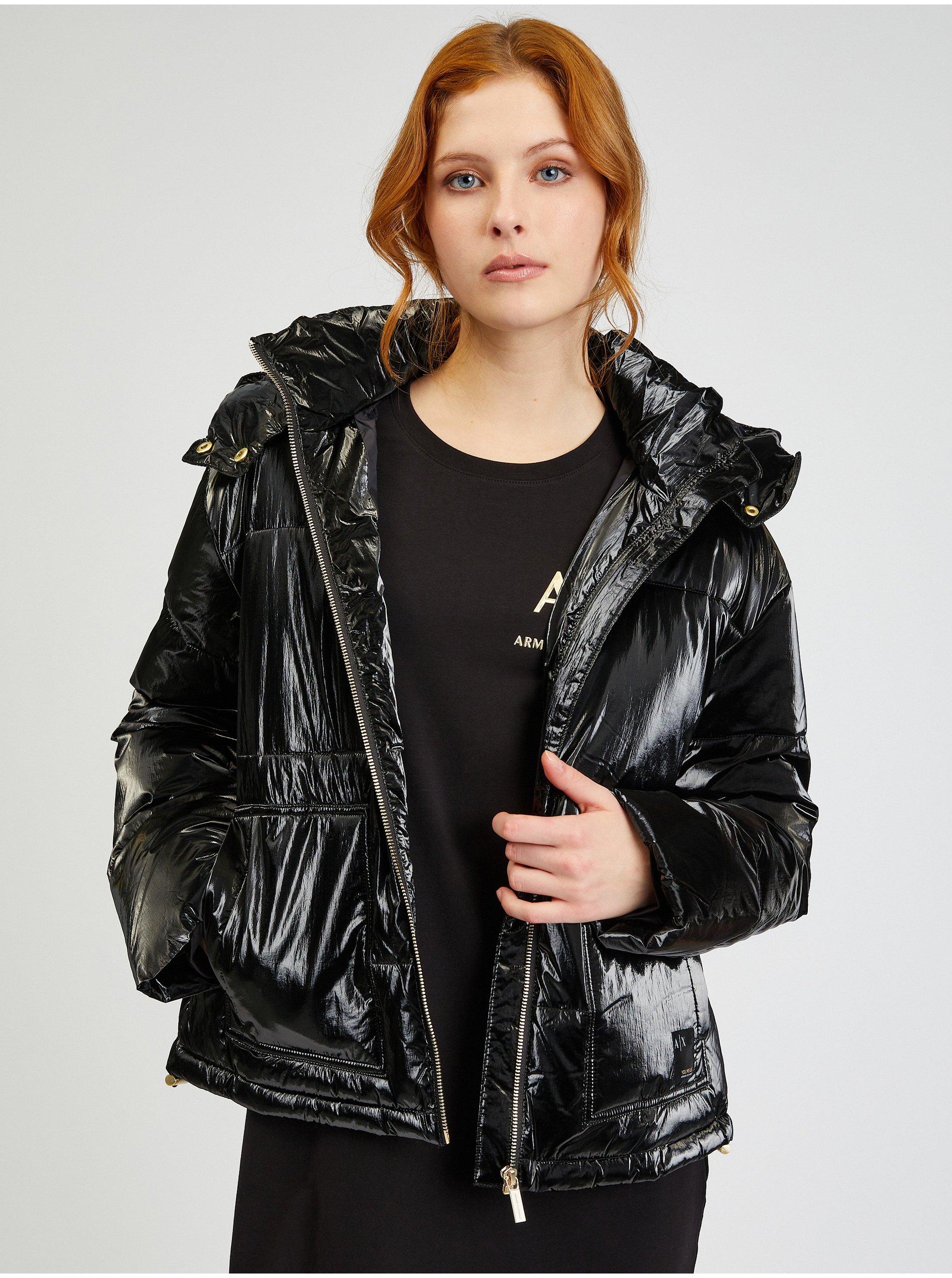 Levně Černá dámská prošívaná lesklá bunda s odepínací kapucí Armani Exchange