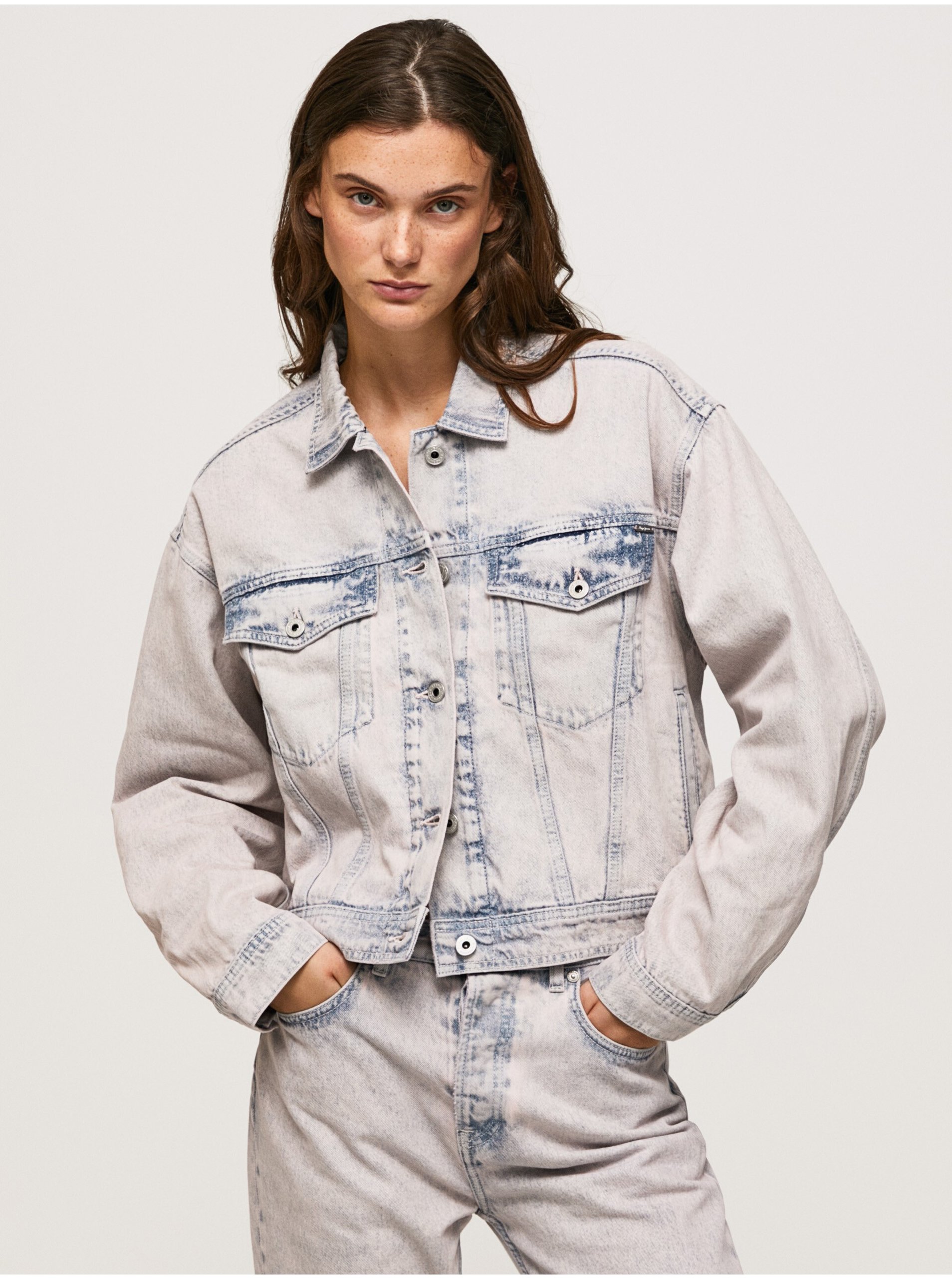 E-shop Modro-bílá dámská oversize džínová bunda Pepe Jeans Turner Rose