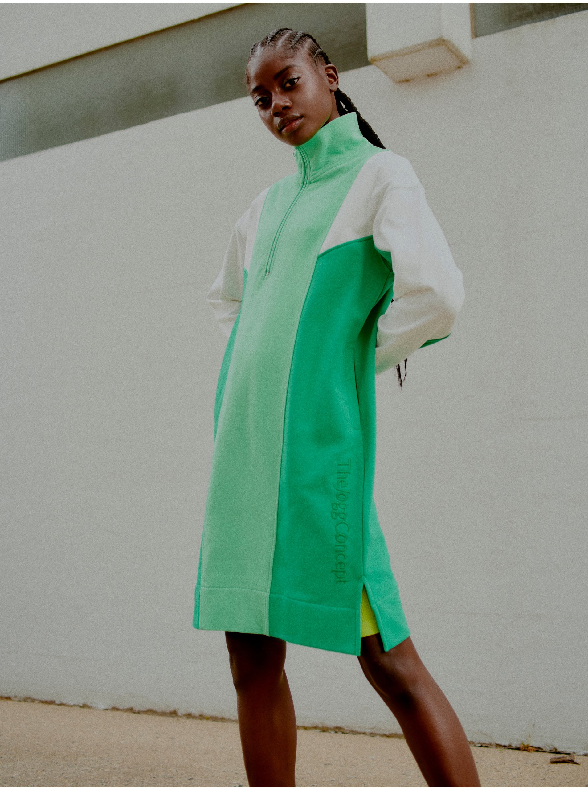 Lacno Mikinové a svetrové šaty pre ženy The Jogg Concept - zelená
