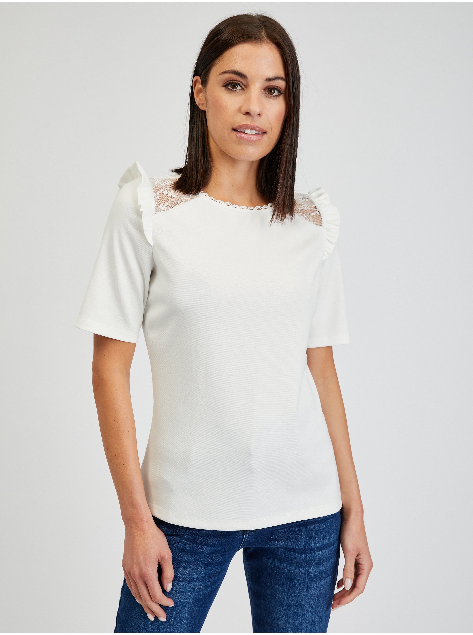 E-shop Bílé dámské tričko s průstřihem na zádech ORSAY