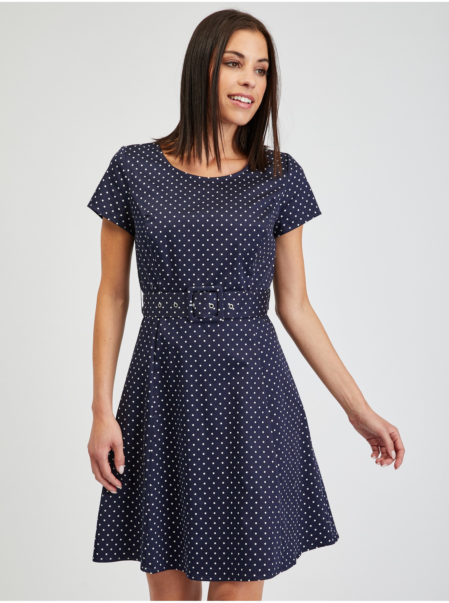 E-shop Tmavě modré dámské puntíkované šaty s páskem ORSAY