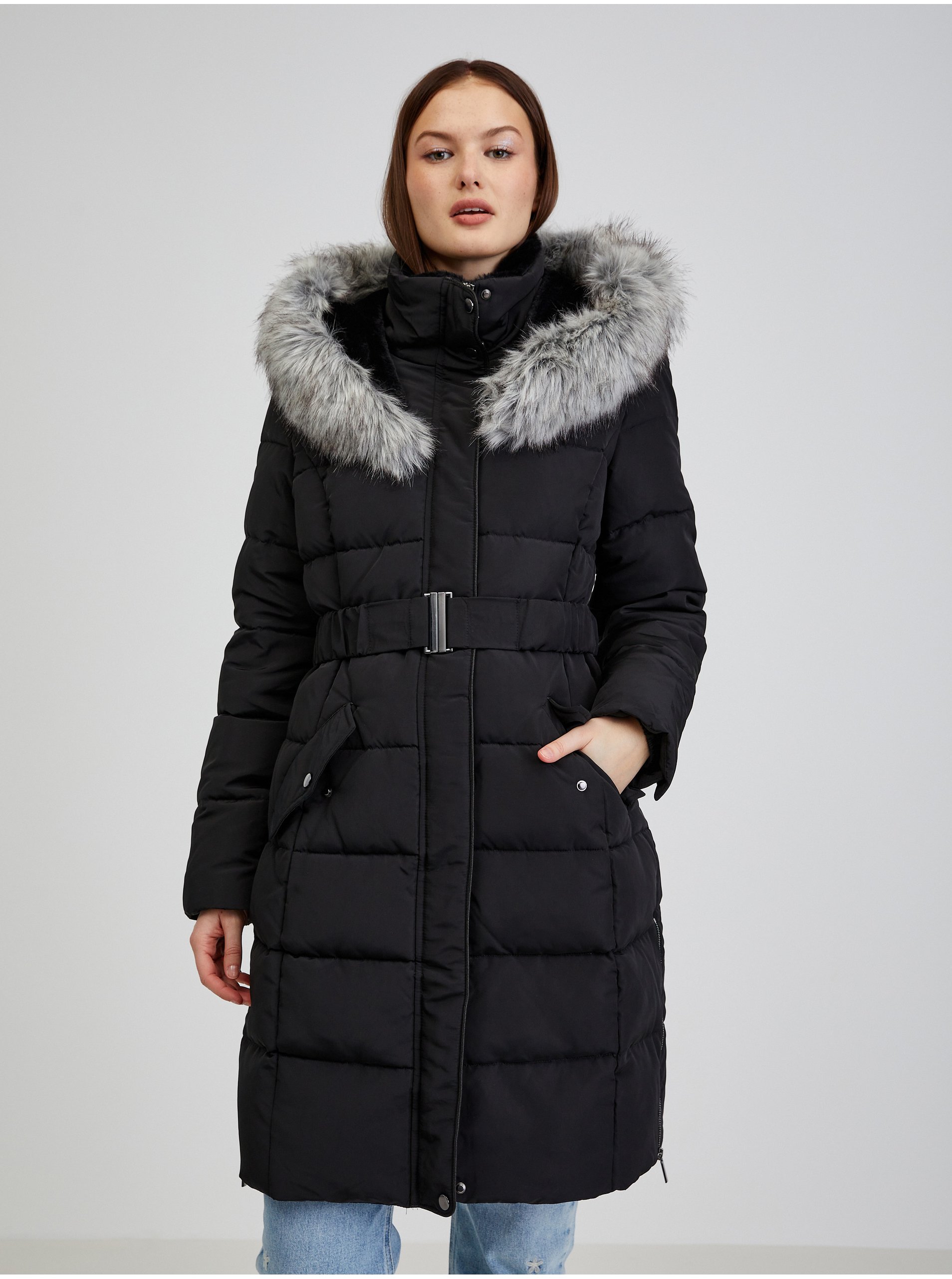 Levně Černý dámský péřový zimní kabát s kapucí a umělým kožíškem ORSAY