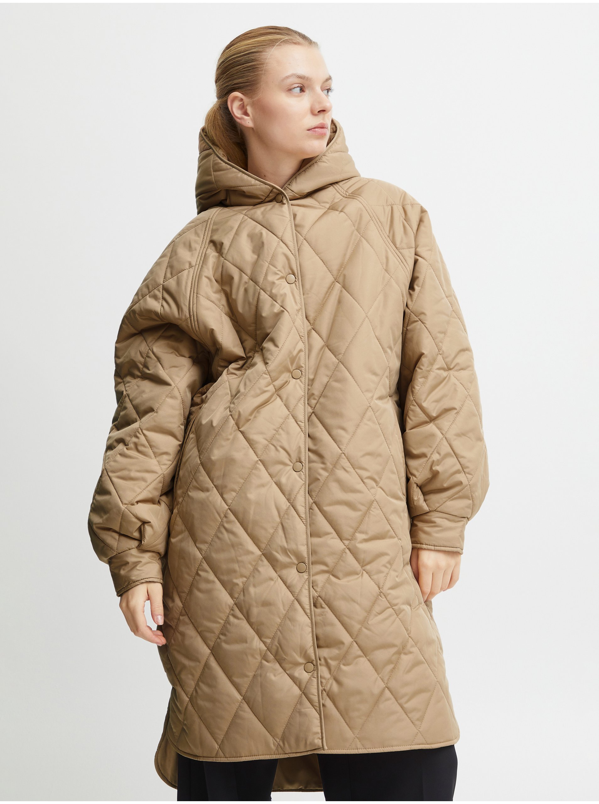 Levně Béžový dámský prošívaný zimní kabát s kapucí ICHI