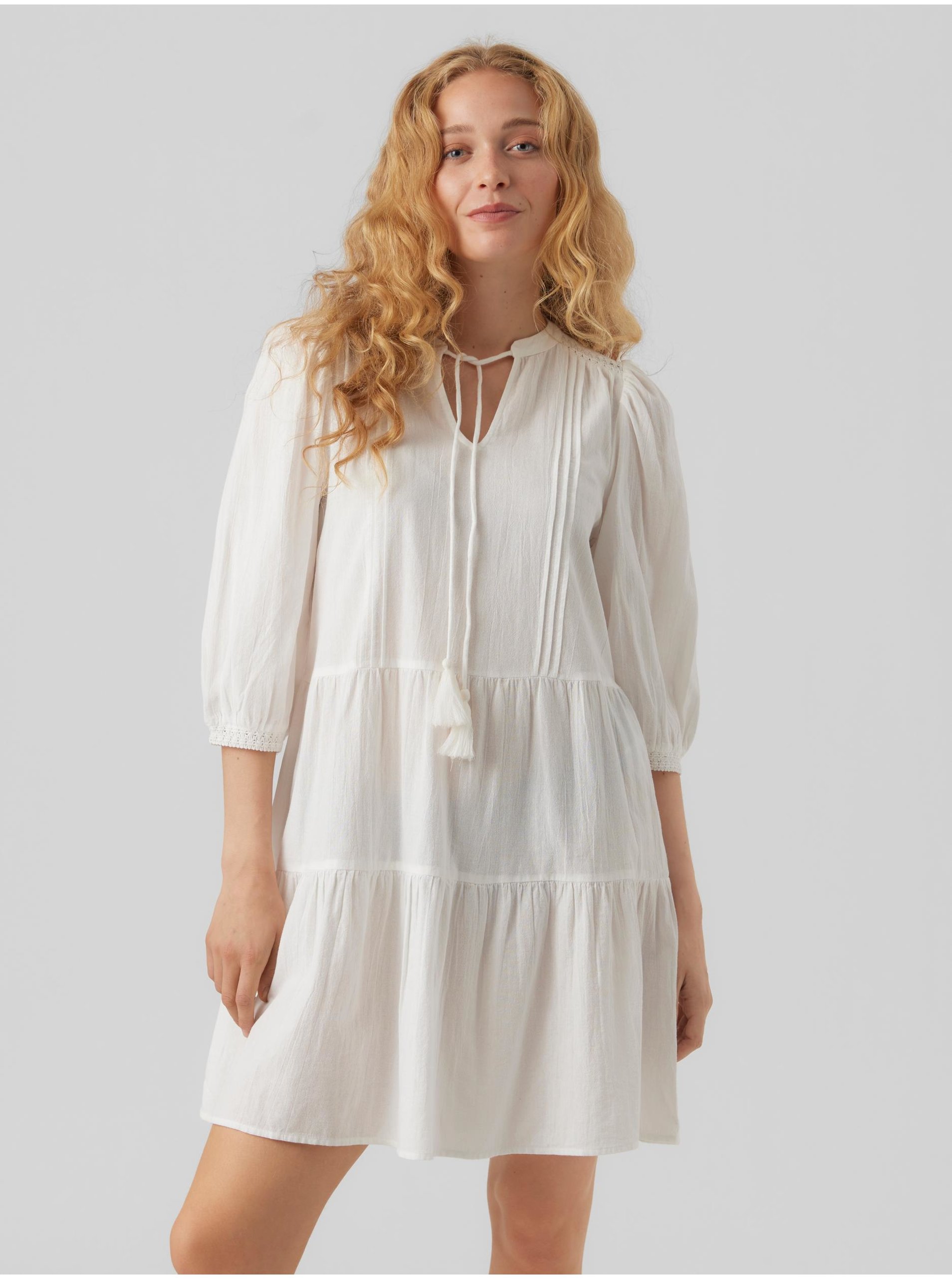 E-shop Bílé dámské šaty VERO MODA Pretty