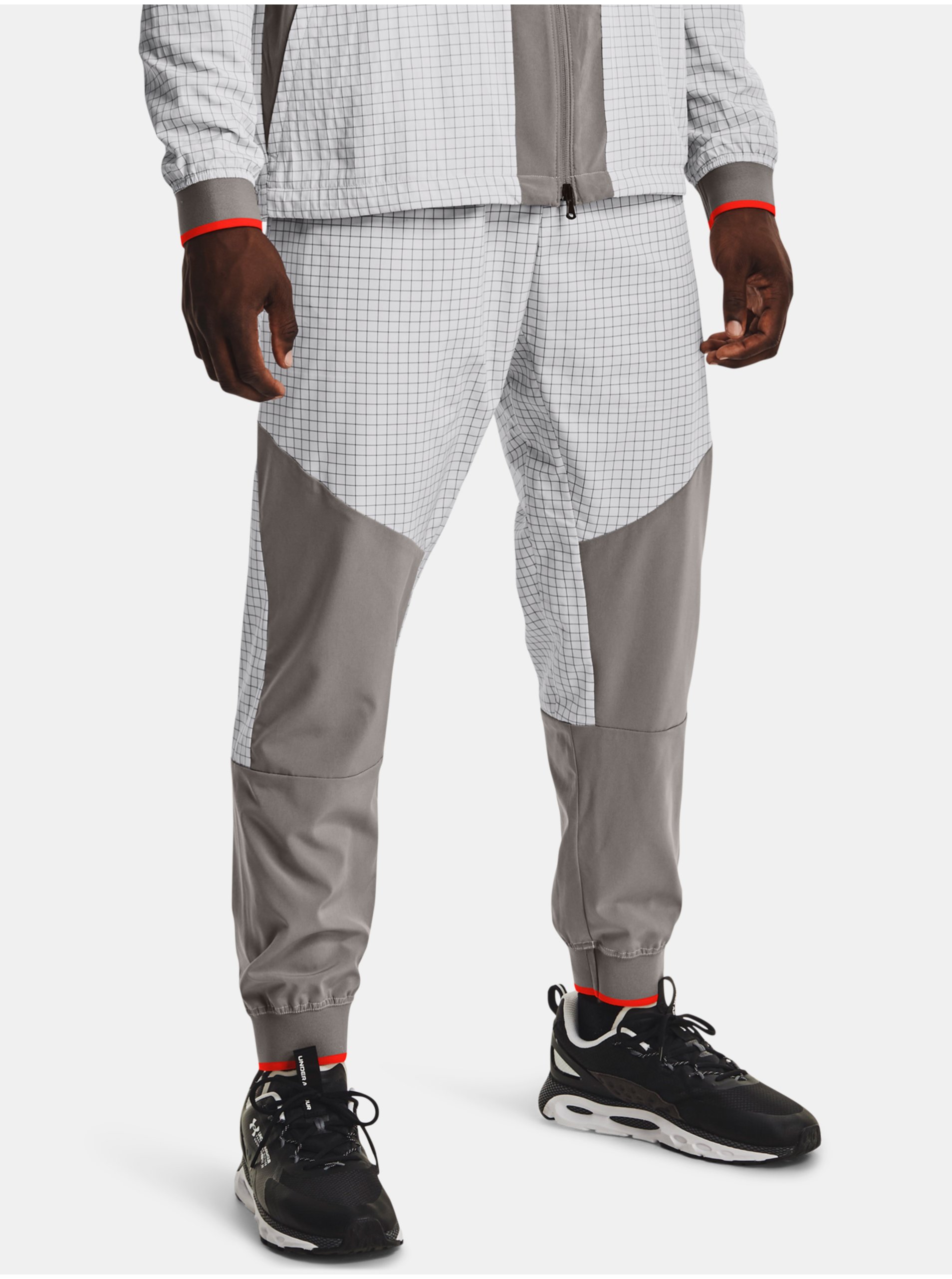 E-shop Tepláky Under Armour UA RUSH LEGACY WIND PANT- šedá