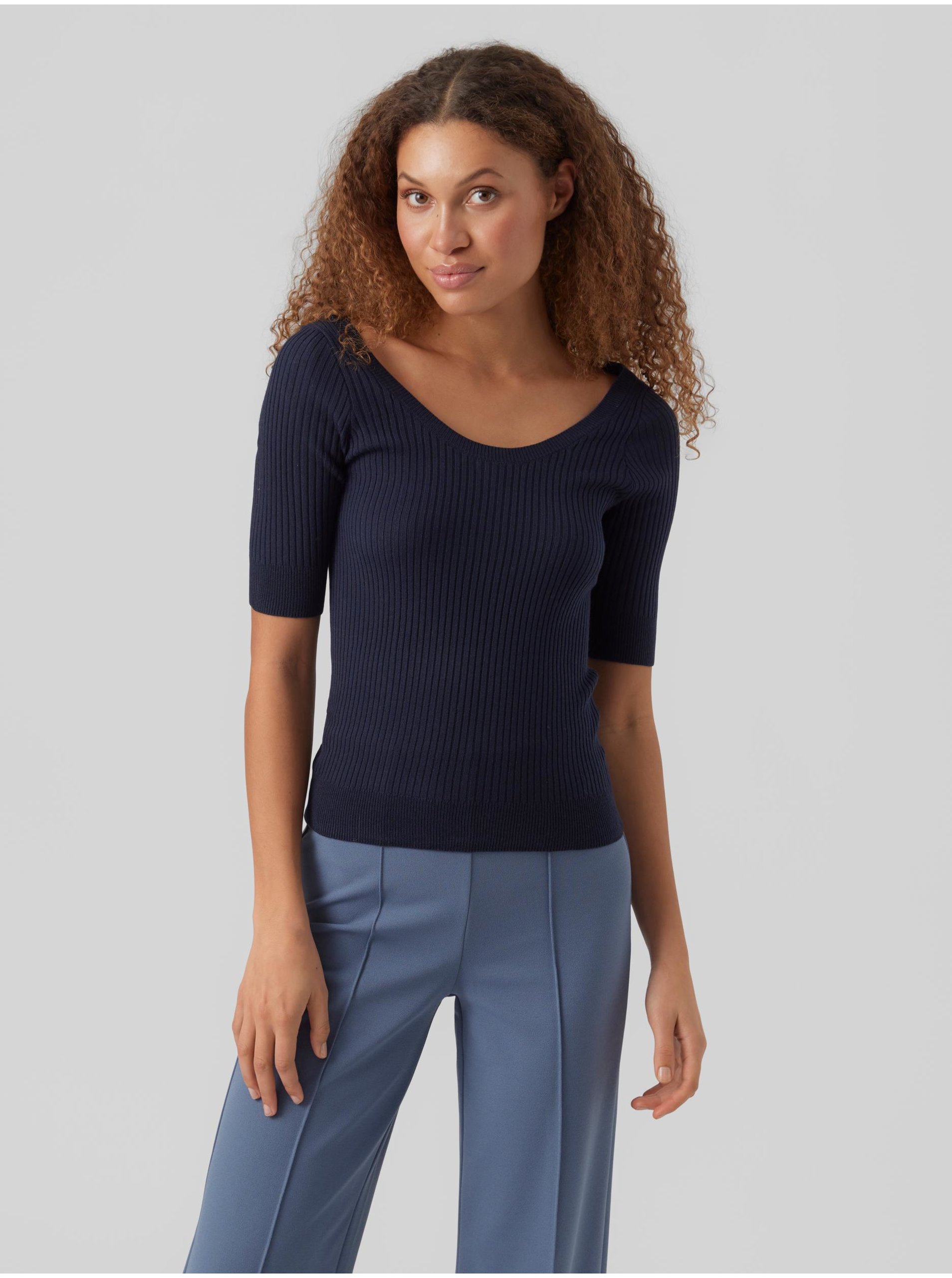 E-shop Tmavě modré dámské žebrované basic tričko VERO MODA Estela