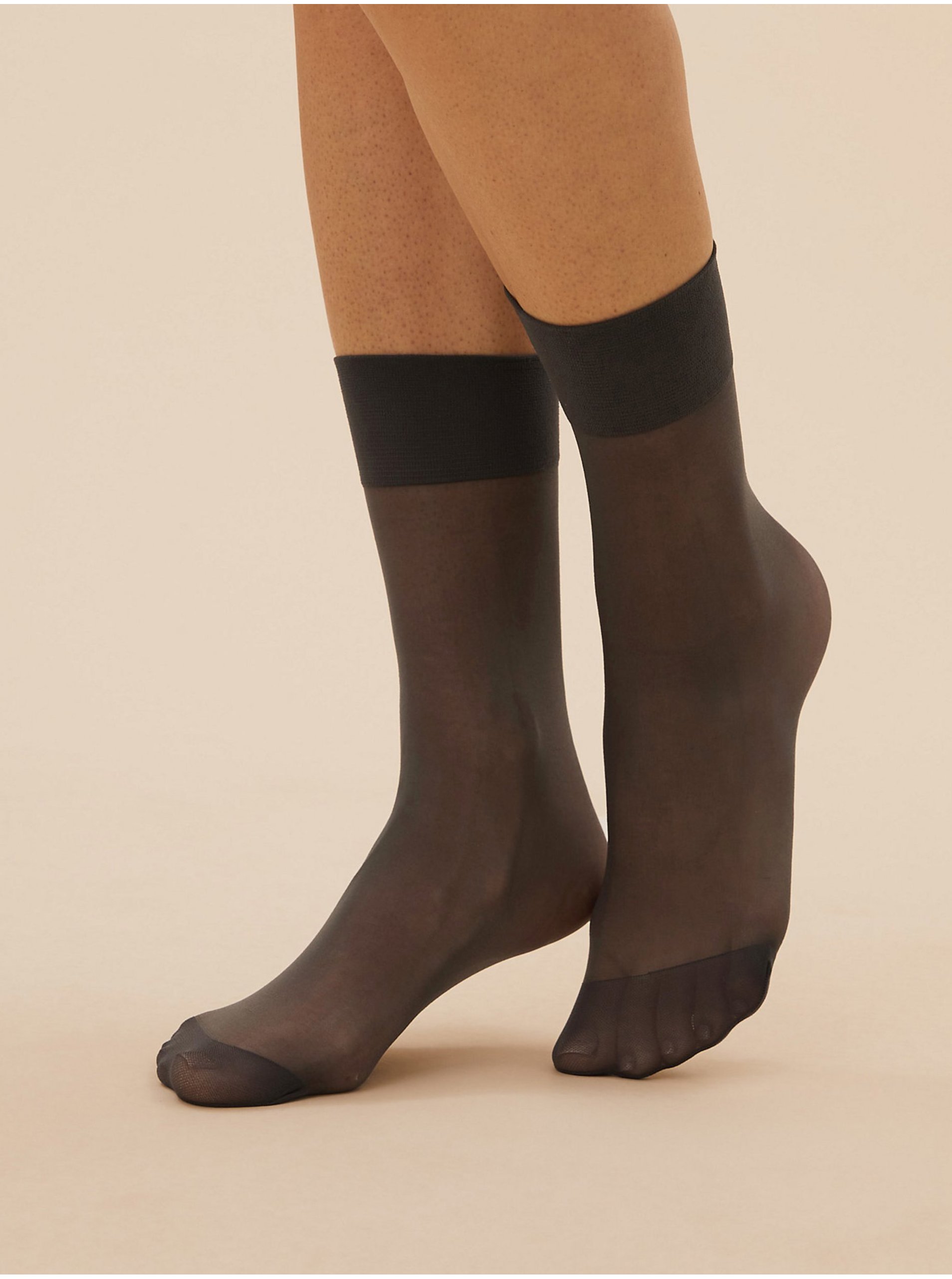 E-shop Sada čtyř párů dámských matných silonkových ponožek v černé barvě 10 DEN Marks & Spencer