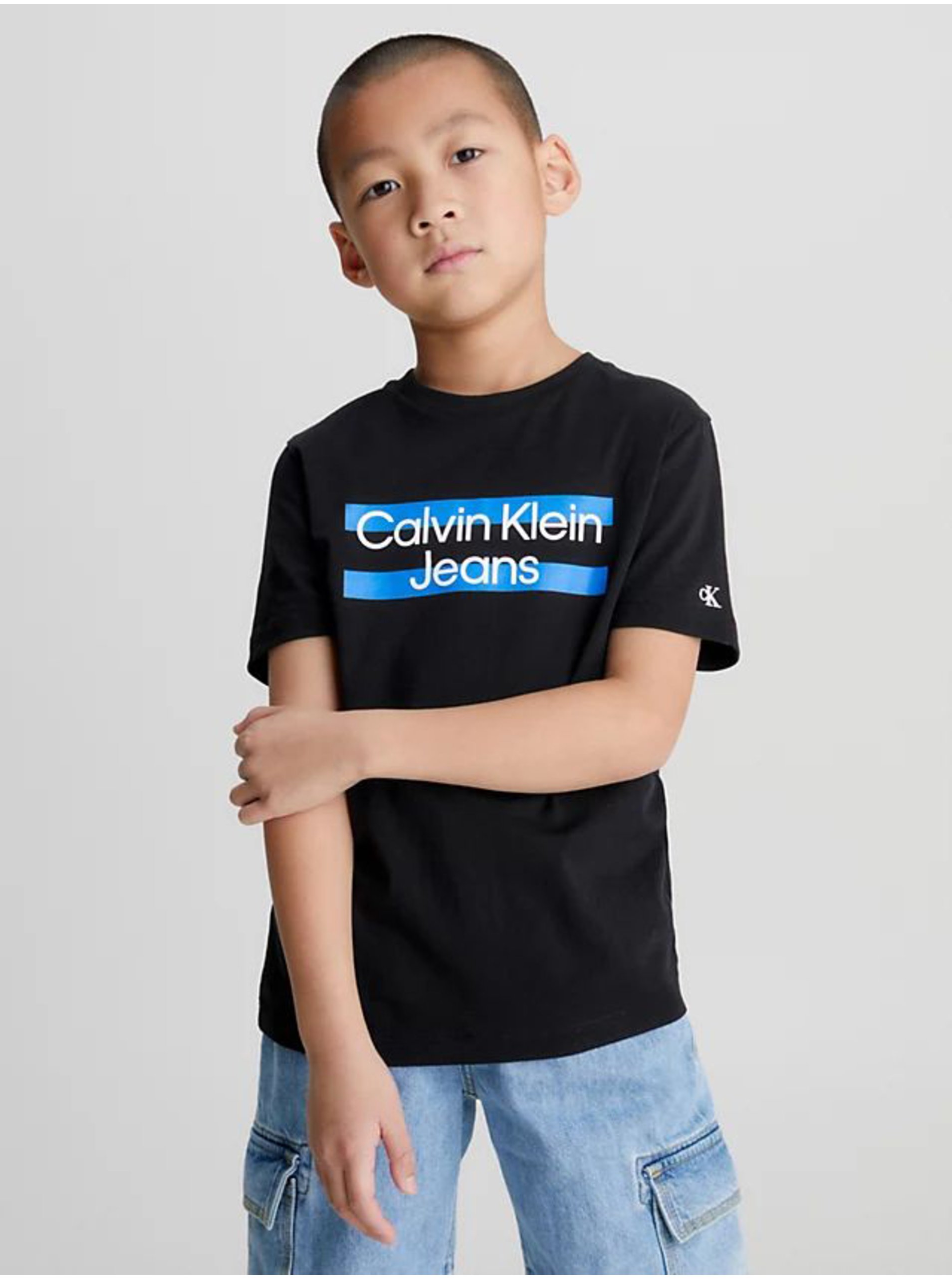 Levně Černé klučičí tričko Calvin Klein Jeans