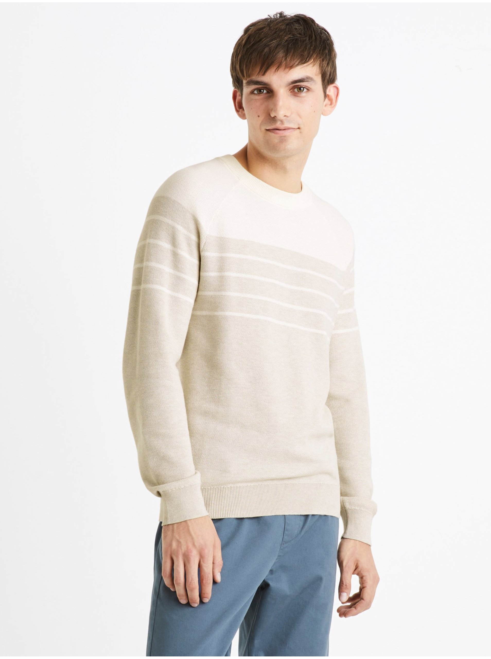 Levně Bílo-krémový pánský bavlněný svetr s pruhy Celio Depicray