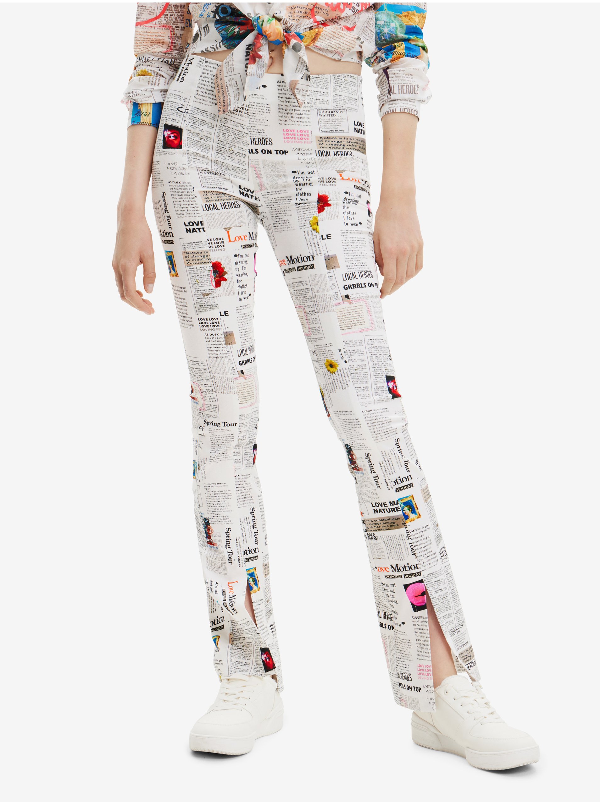 Lacno Biele dámske vzorované nohavice Desigual Newspaper