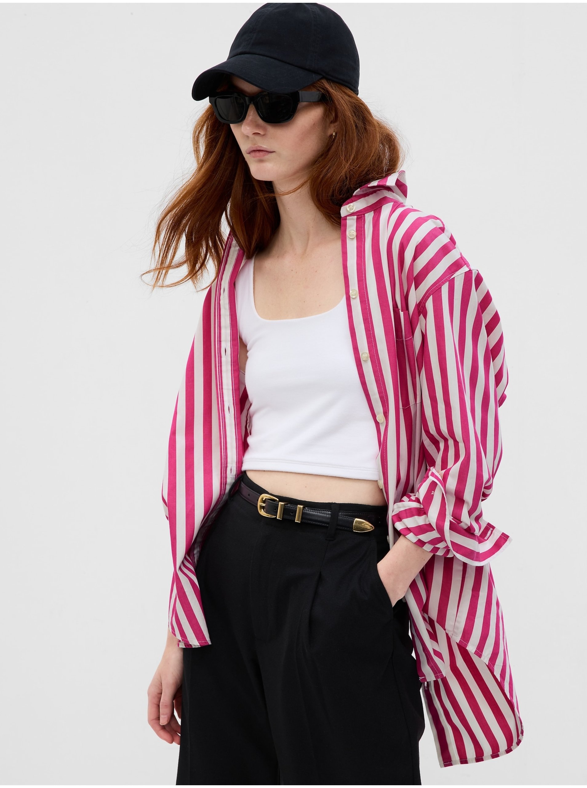 E-shop Bílo-růžová dámská pruhovaná oversized košile GAP