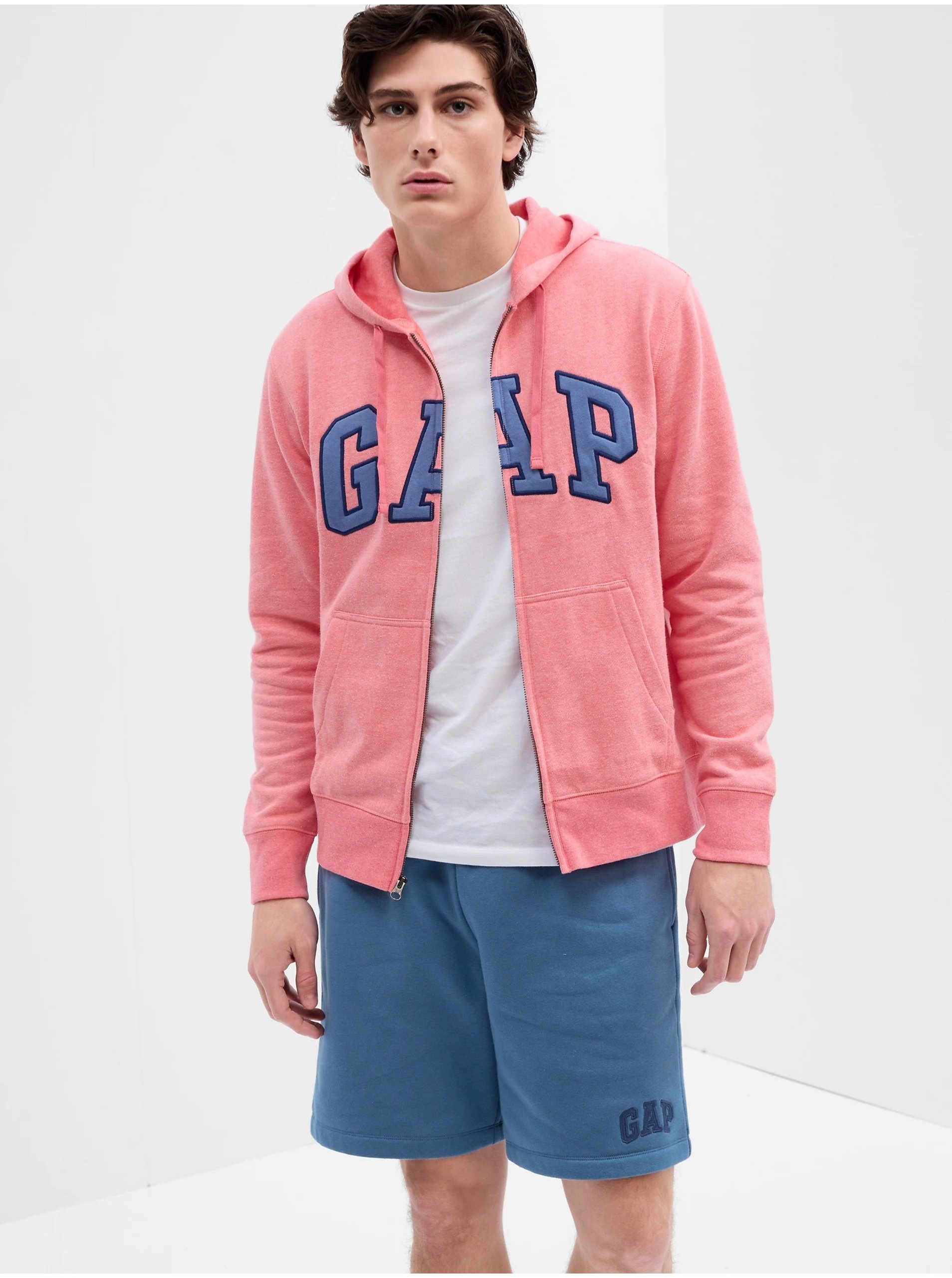 E-shop Modré pánske šortky s logom GAP