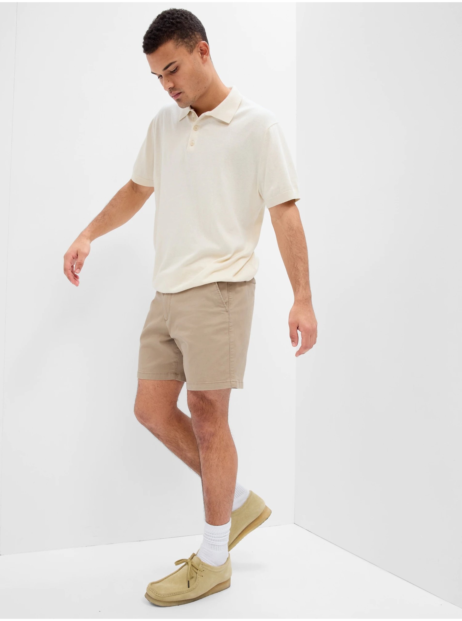 E-shop Béžové pánske šortky GAP essential kaki