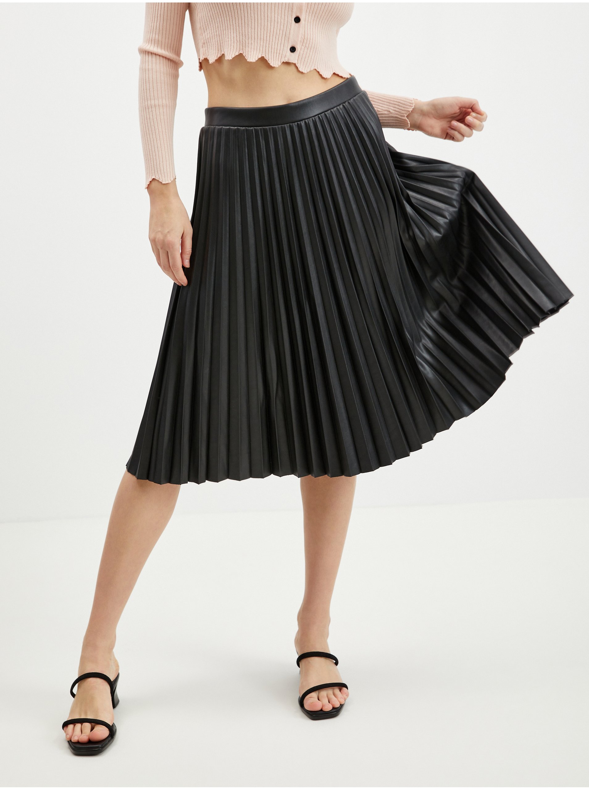 E-shop Černá dámská koženková plisovaná sukně ORSAY